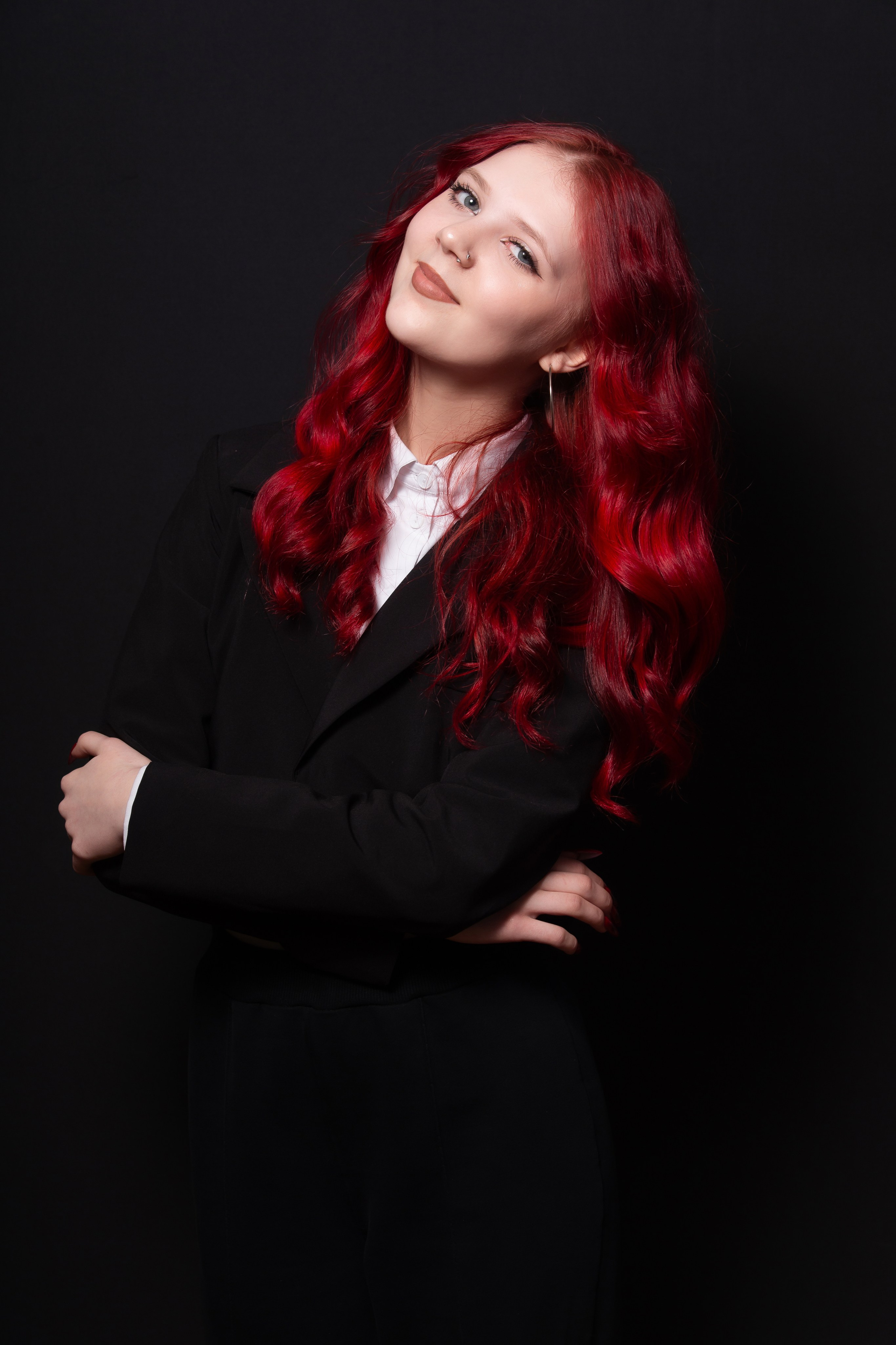 Портретная фотосессия для учеников 9 класса на чёрном фоне | Школьный фотограф Николай Богатырёв | Твой альбом / Твои правила. ТВОЙ АЛЬБОМ / ТВОИ ПРАВИЛА