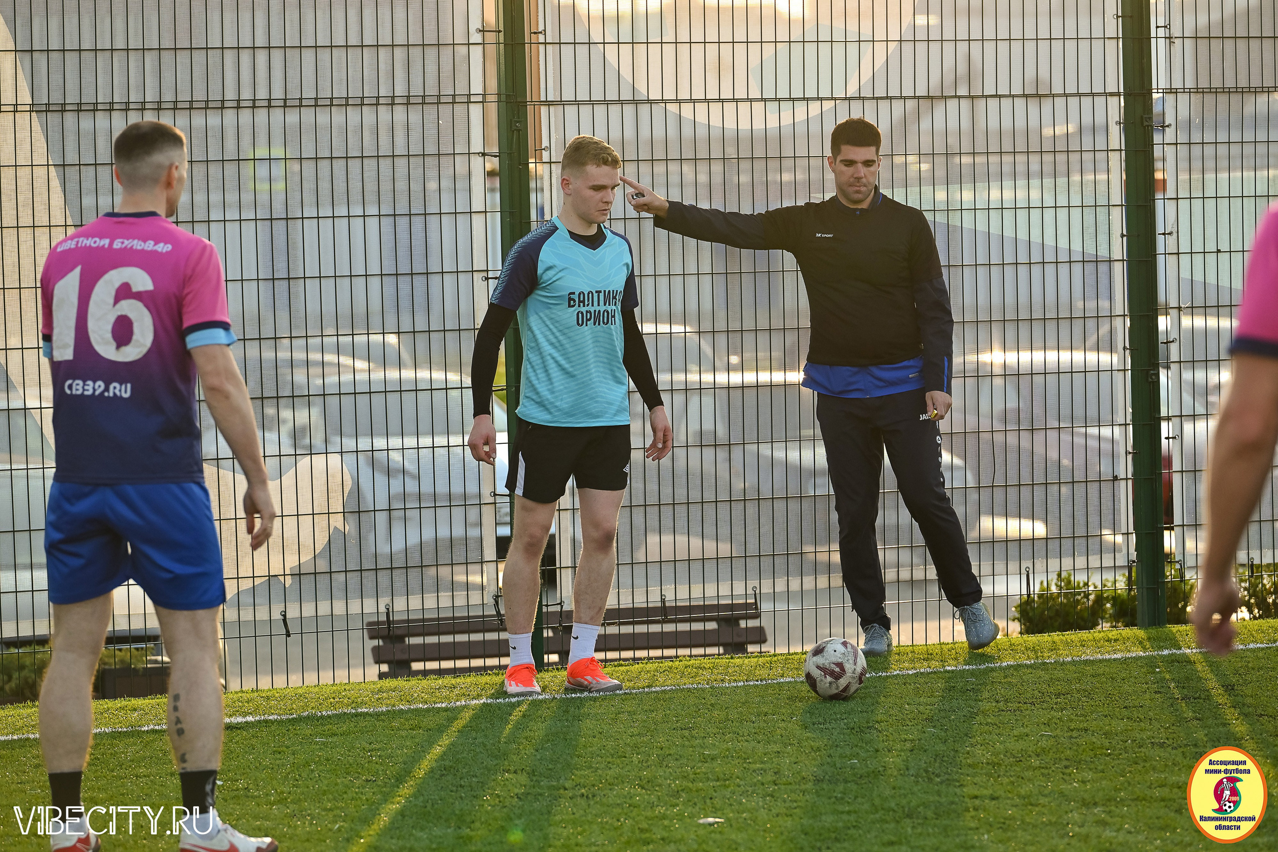 ИГРЫ МИНИ-ФУТБОЛЬНОЙ И КОРПОРАТИВНОЙ ЛИГИ. VIBECITY.RU Вайб Сити Ру Фоторепортажи Фотоотчеты Калининград