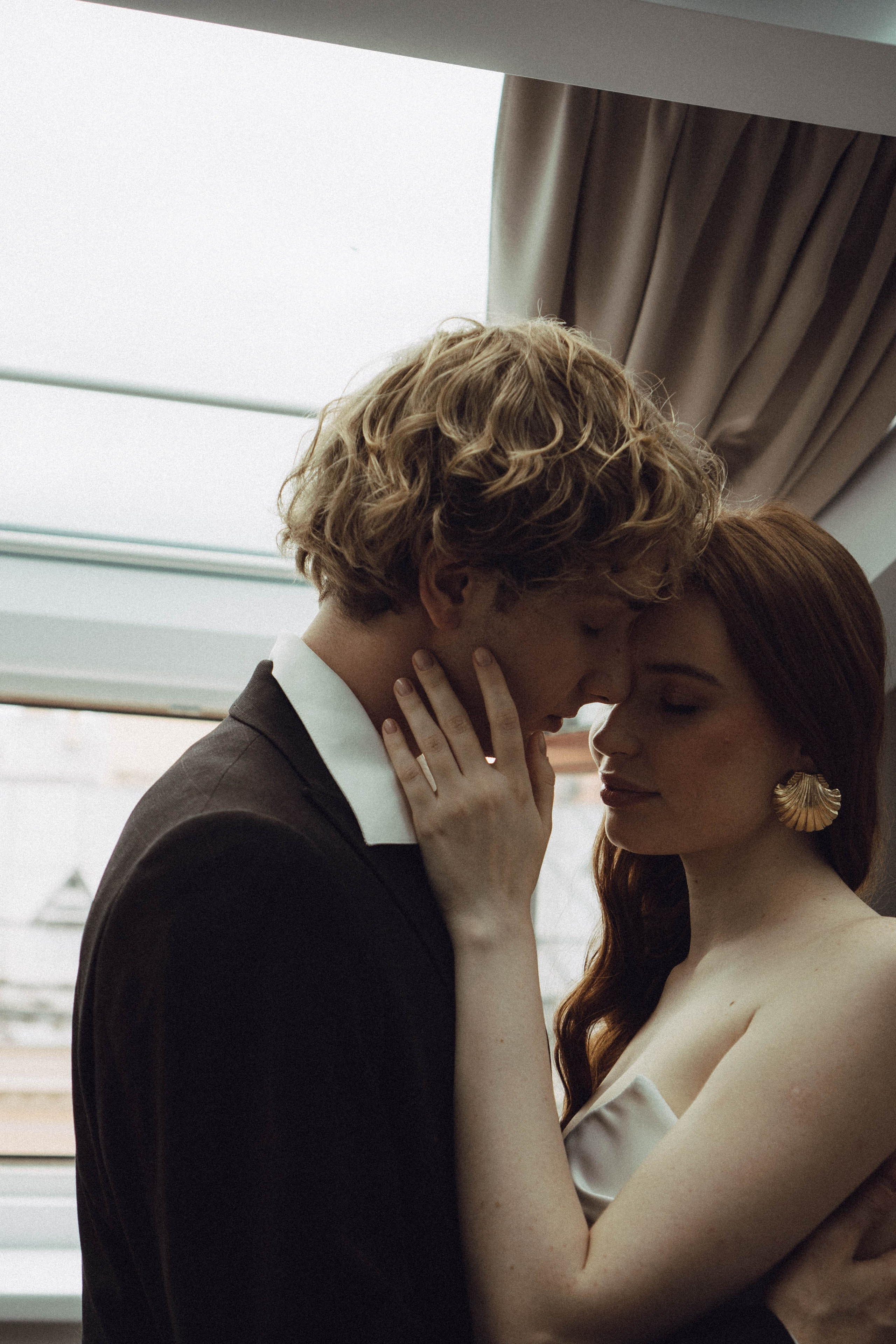 СВАДЕБНАЯ СЬЕМКА В ОТЕЛЕ. СБОРЫ ЖЕНИХА И НЕВЕСТЫ И ТАКЖЕ ТОР И ПОДГОТОВКА К ПРОГУЛКЕ. Профессиональный фотограф, Санкт-Петербург — Виктория Богомолова