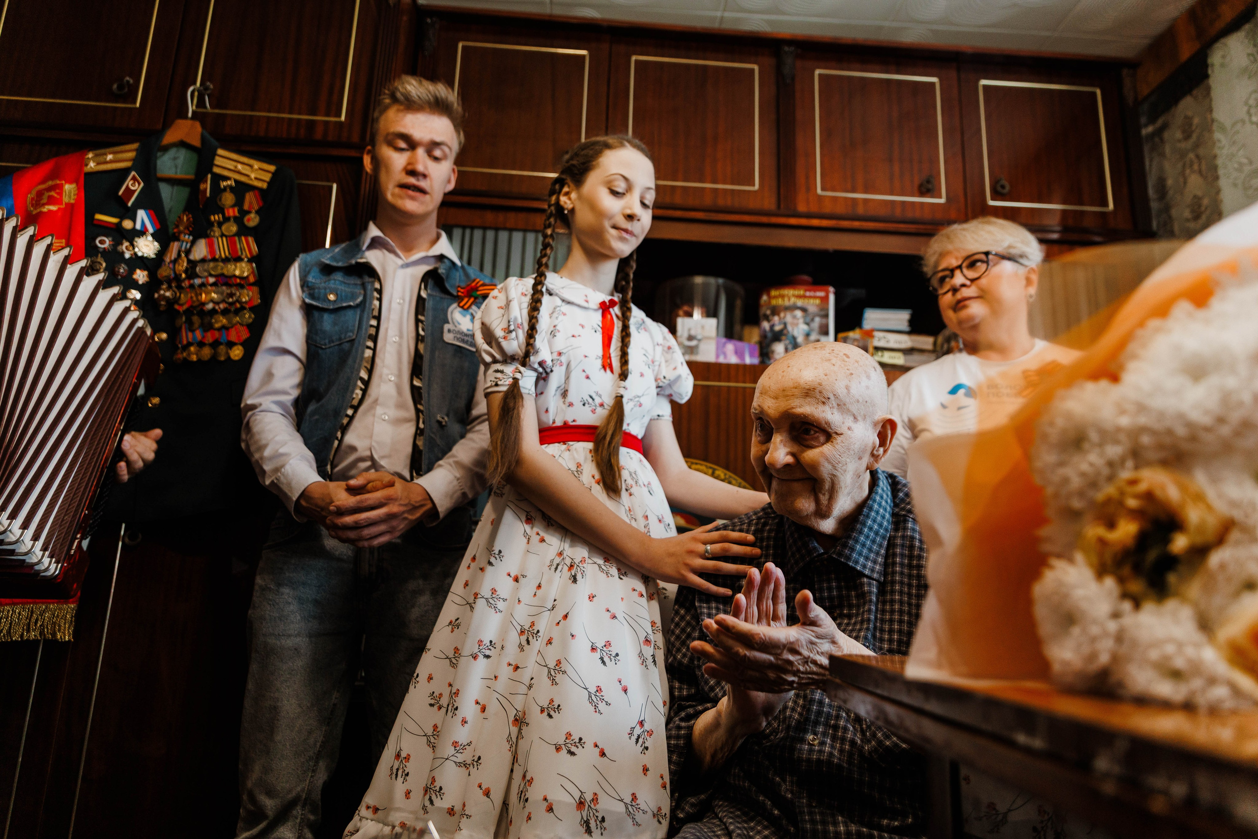 ПОЗДРАВЛЕНИЕ ВЕТЕРАНОВ ВЕЛИКОЙ ОТЕЧЕСТВЕННОЙ ВОЙНЫ. РЕПОРТАЖНЫЙ ФОТОГРАФ НИЖНИЙ НОВГОРОД Игнатьева Виктория