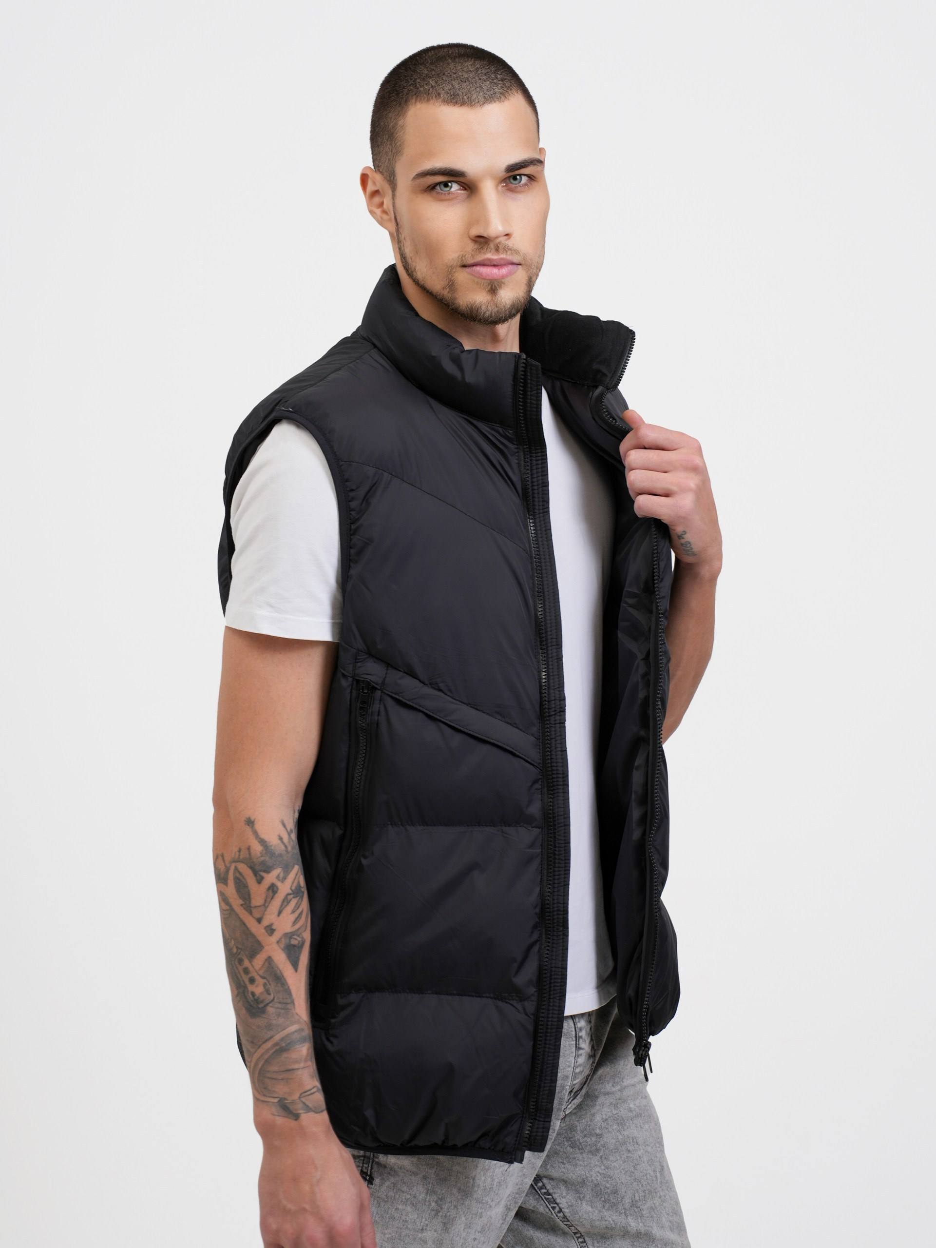 Егор Н. - модель мужчина для маркетплейсов. ТМ Продакшн — Съемка для маркетплейсов в Москве