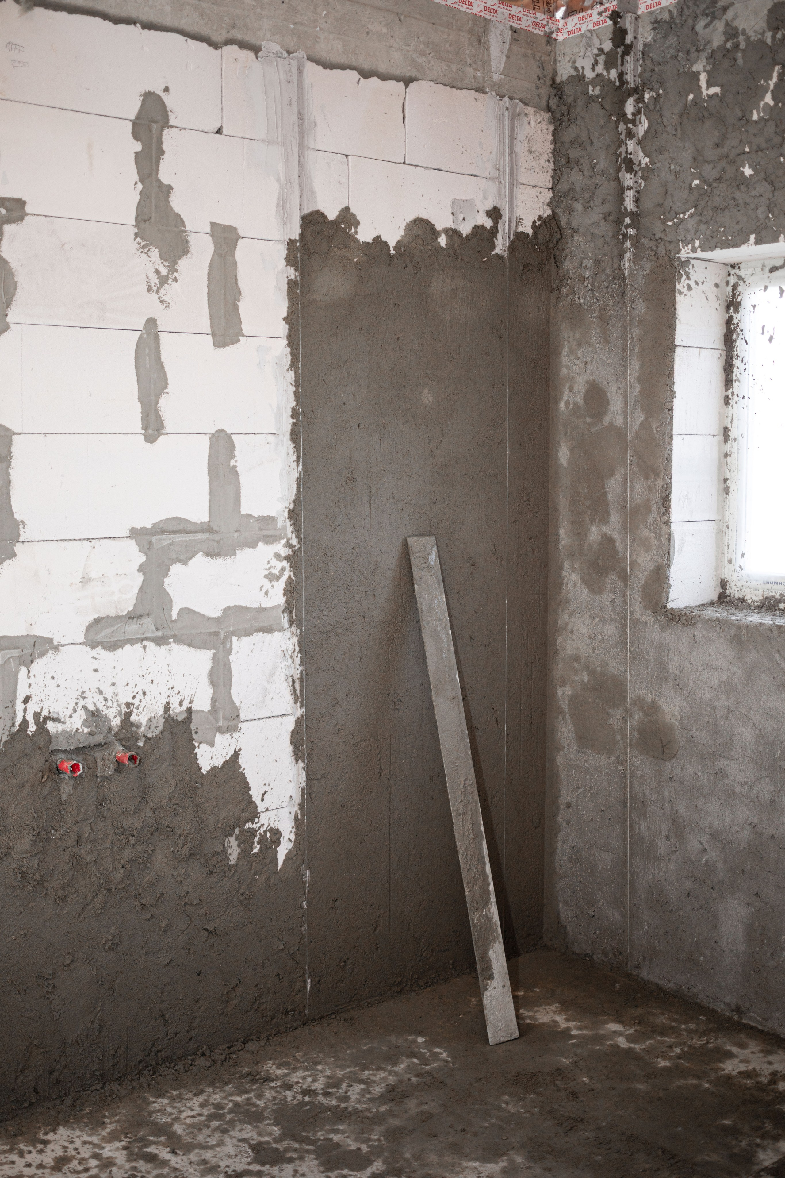 Штукатурка стен Штукатурка и выравнивание стен. Подготовка поверхностей под чистовую отделку и покраску.