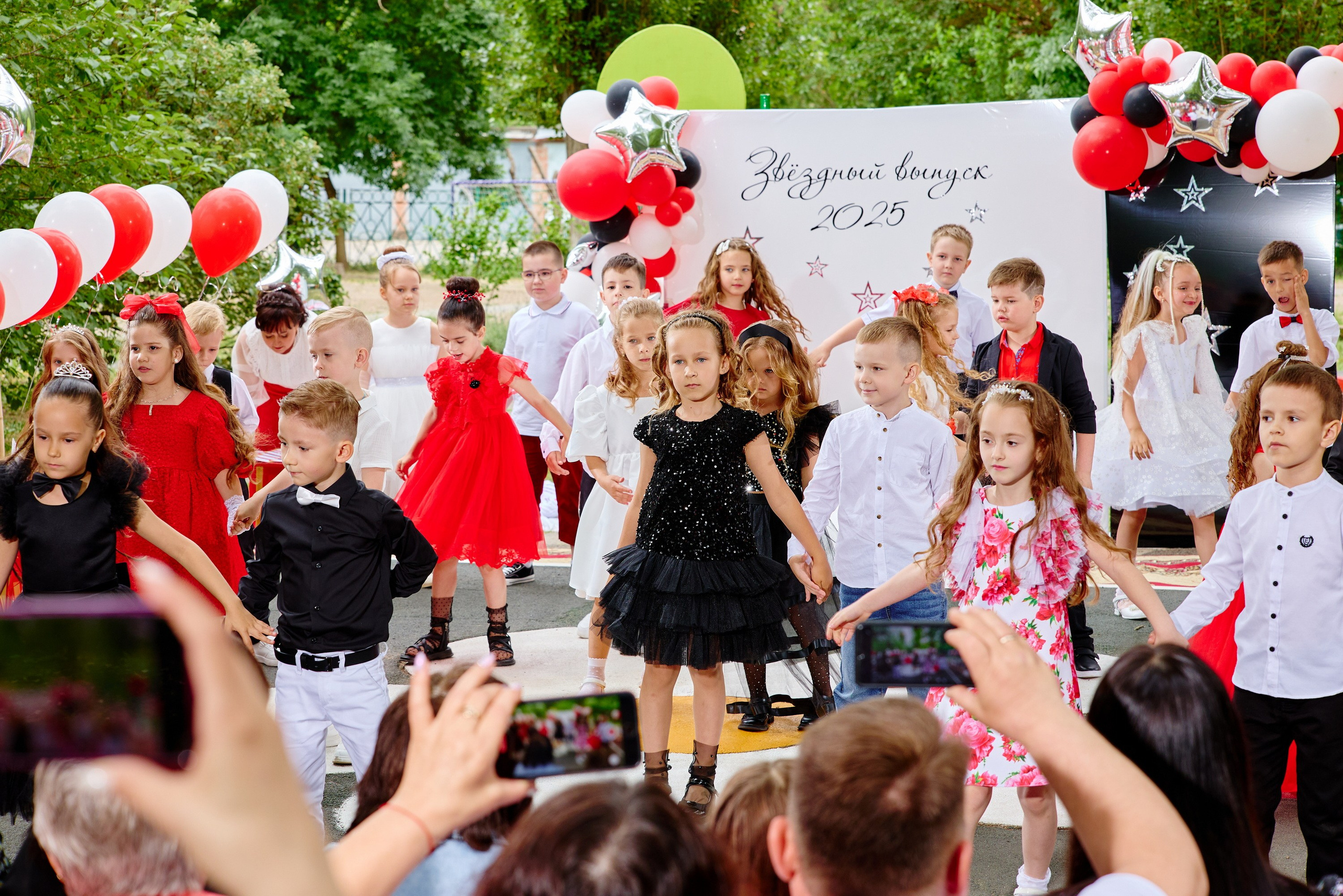 Выпускной 45 сад. Фотограф Выпускные альбомы Таганрог Сергей Коробченко