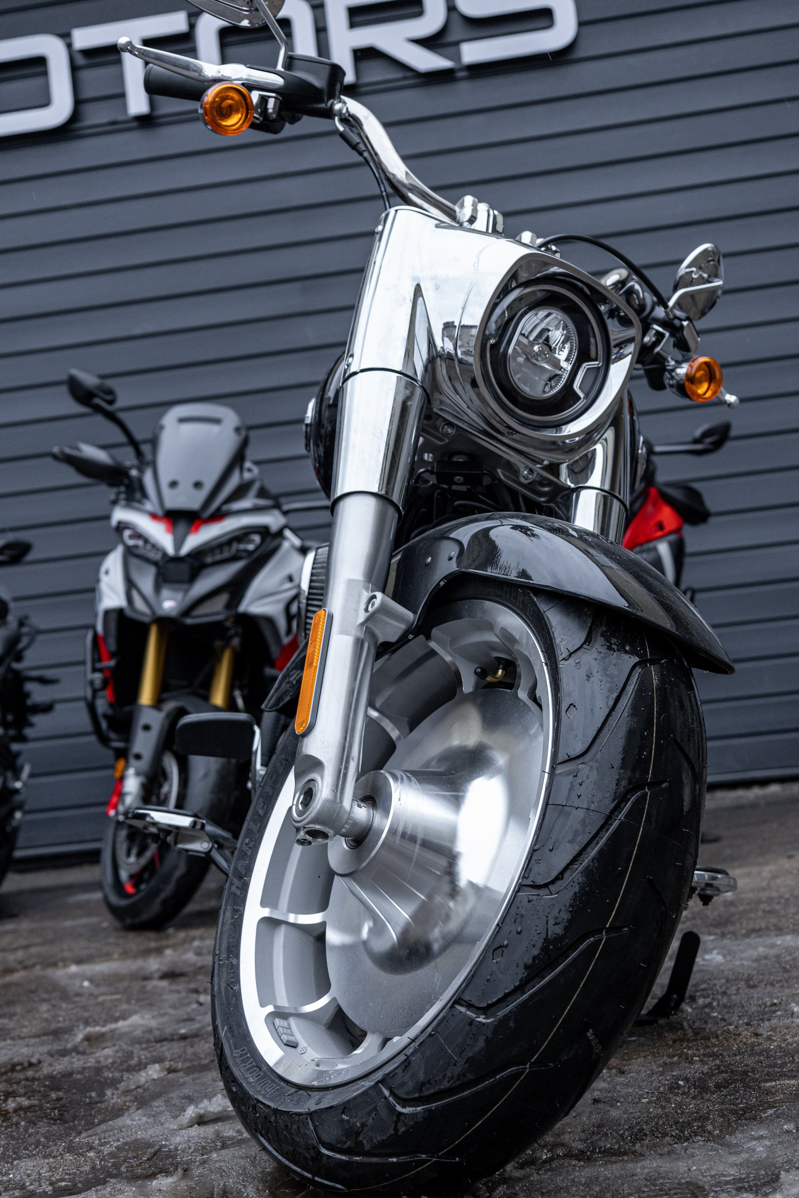 Фотосессия с мотоциклами и автомобилями. Предметный фотограф в Москве и Московской области