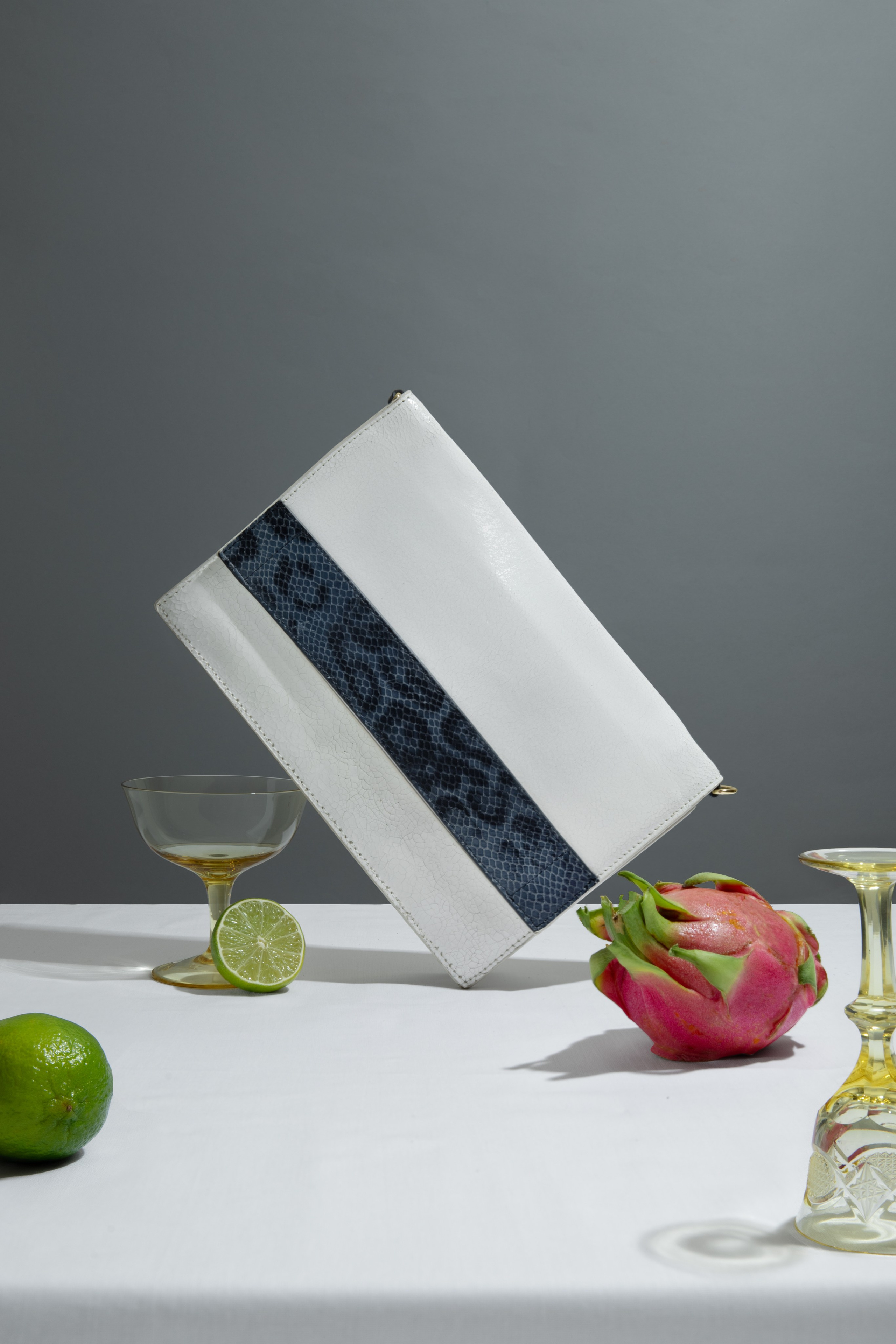 Аксессуары: обувь, сумки, очки. Предметный фотограф в Москве Мария Игнатенко. Нейрофото, ретушь, сет-дизайн