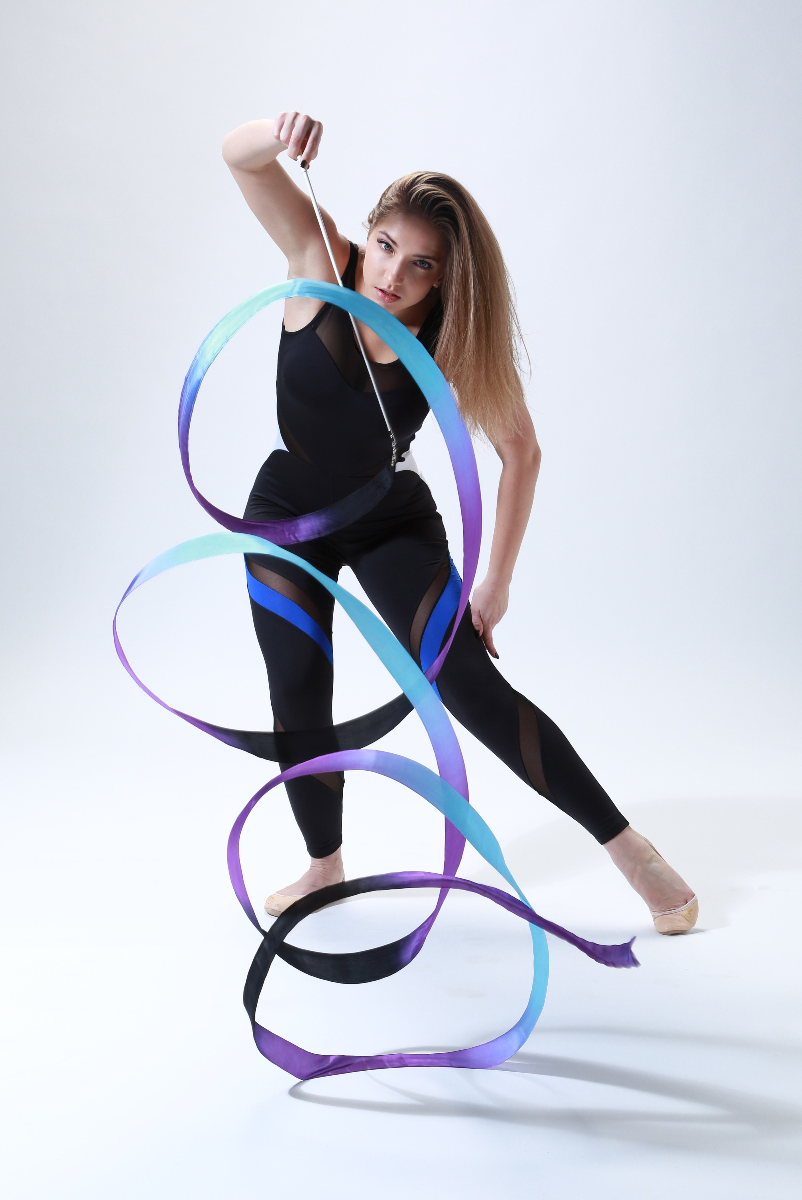 Елена с гимнастической лентой. Профессиональный фотограф Алена Александрова