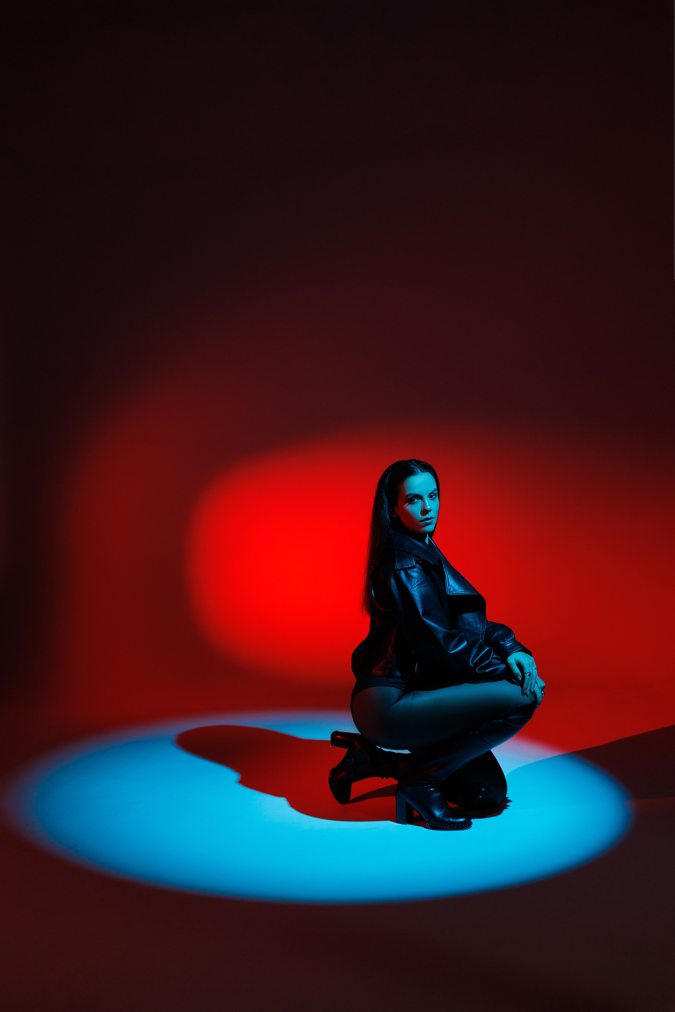 Цветной свет и фигуры. Фотограф Минск