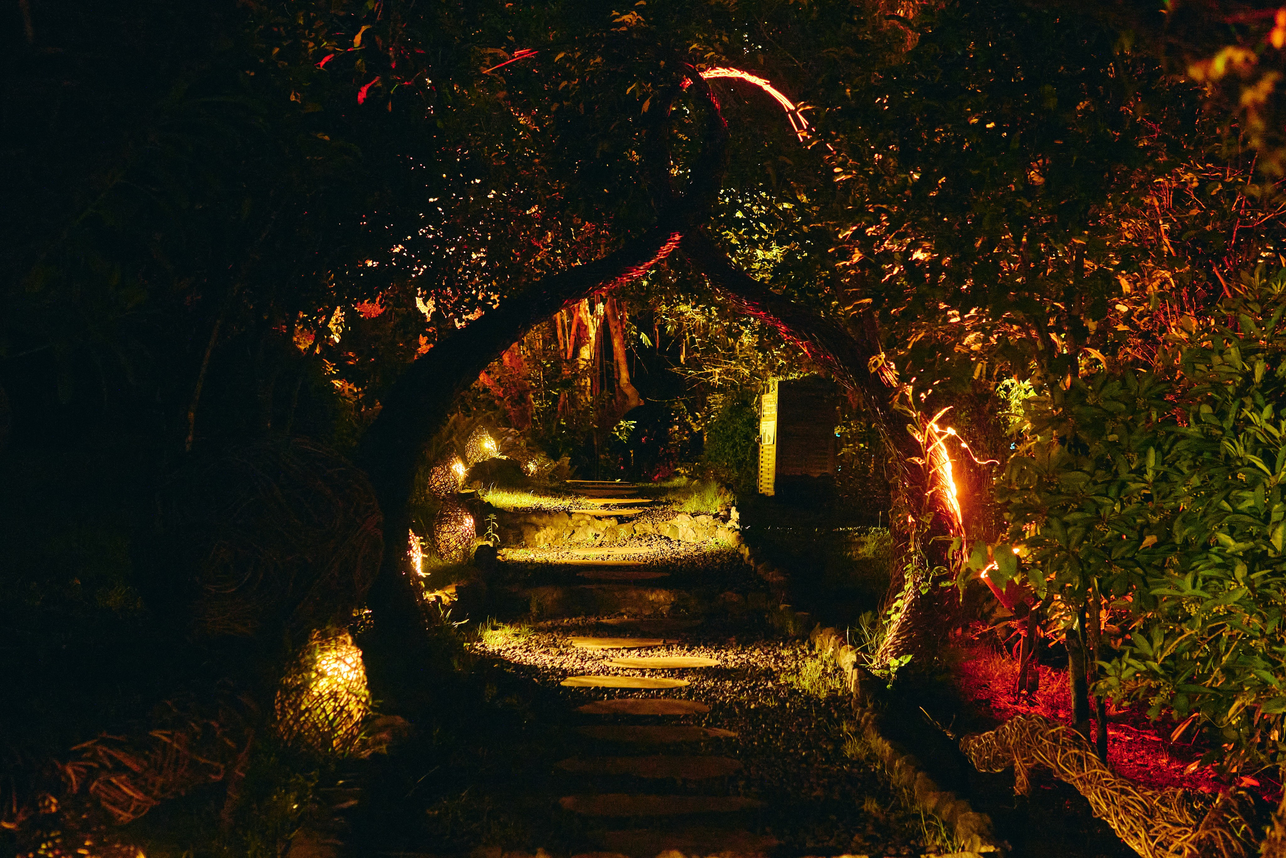 NuanuNight. See the moment and catche. commercial and reportage