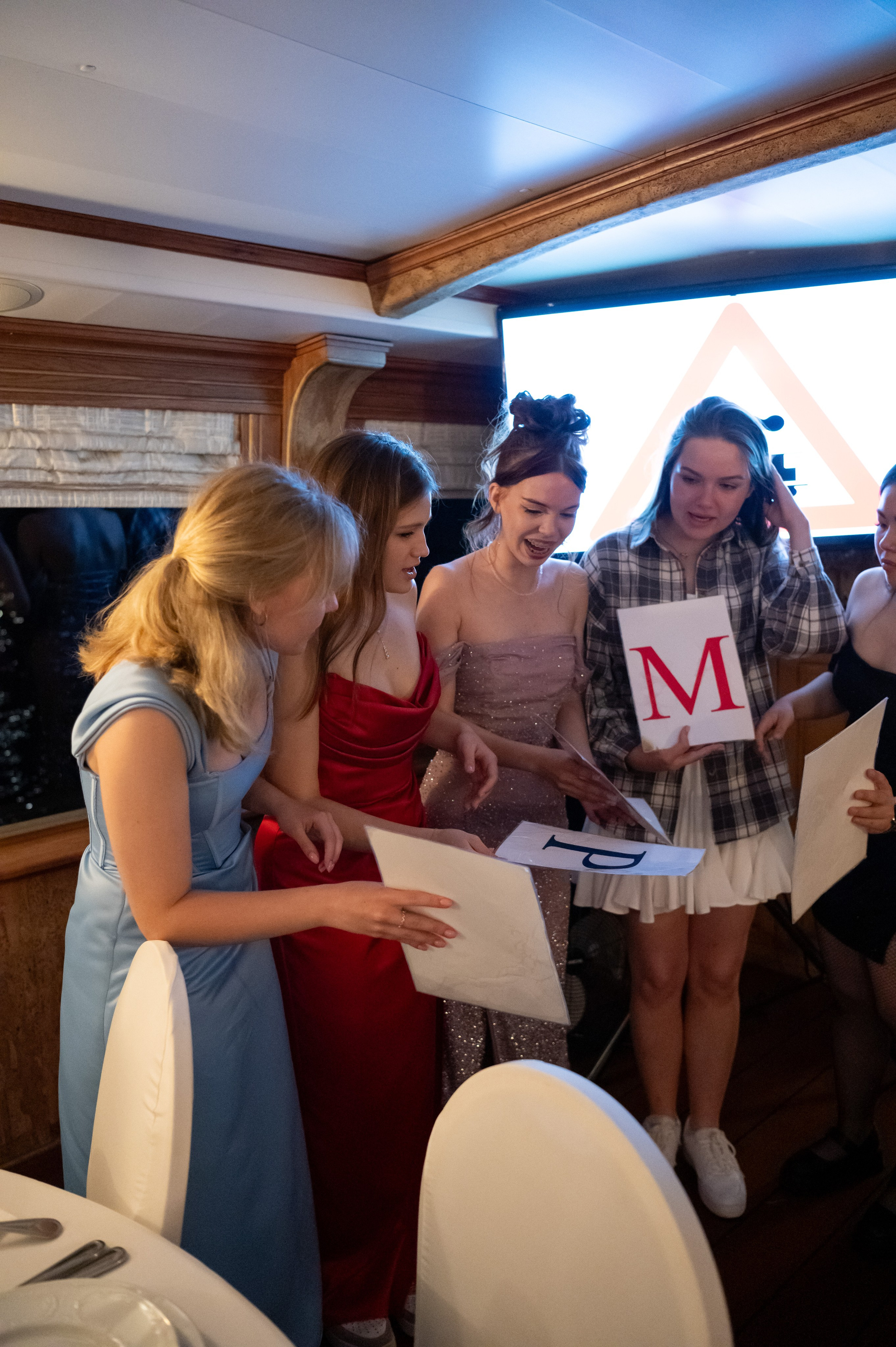 Выпускной вечер 11 класс на теплоходе. Детский и семейный фотограф г. Москва Оксана Катаджи