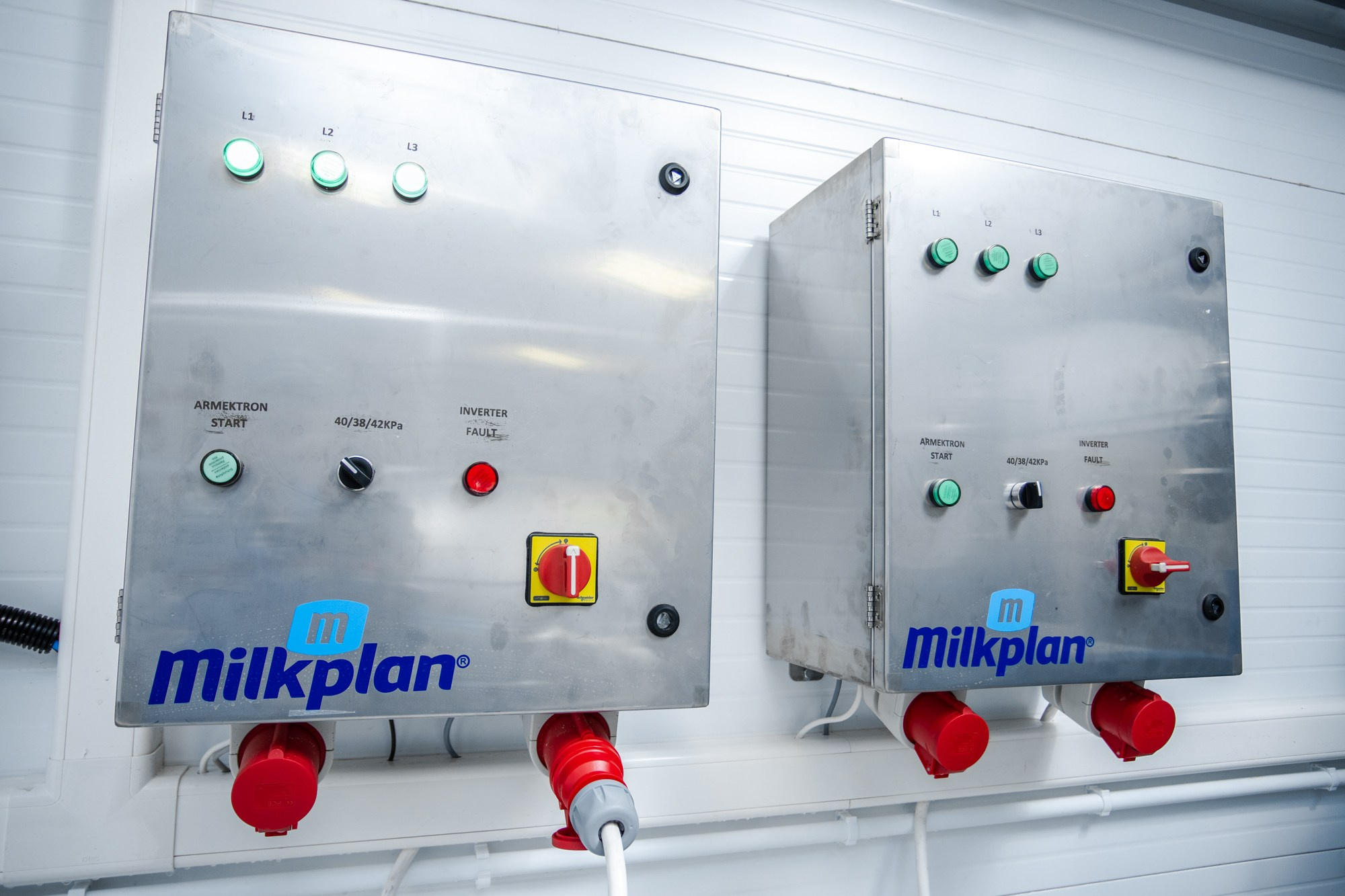 Оборудование хранения молока. Репортажный, промышленный и маркетплейс-фотограф Дмитрий Чернат