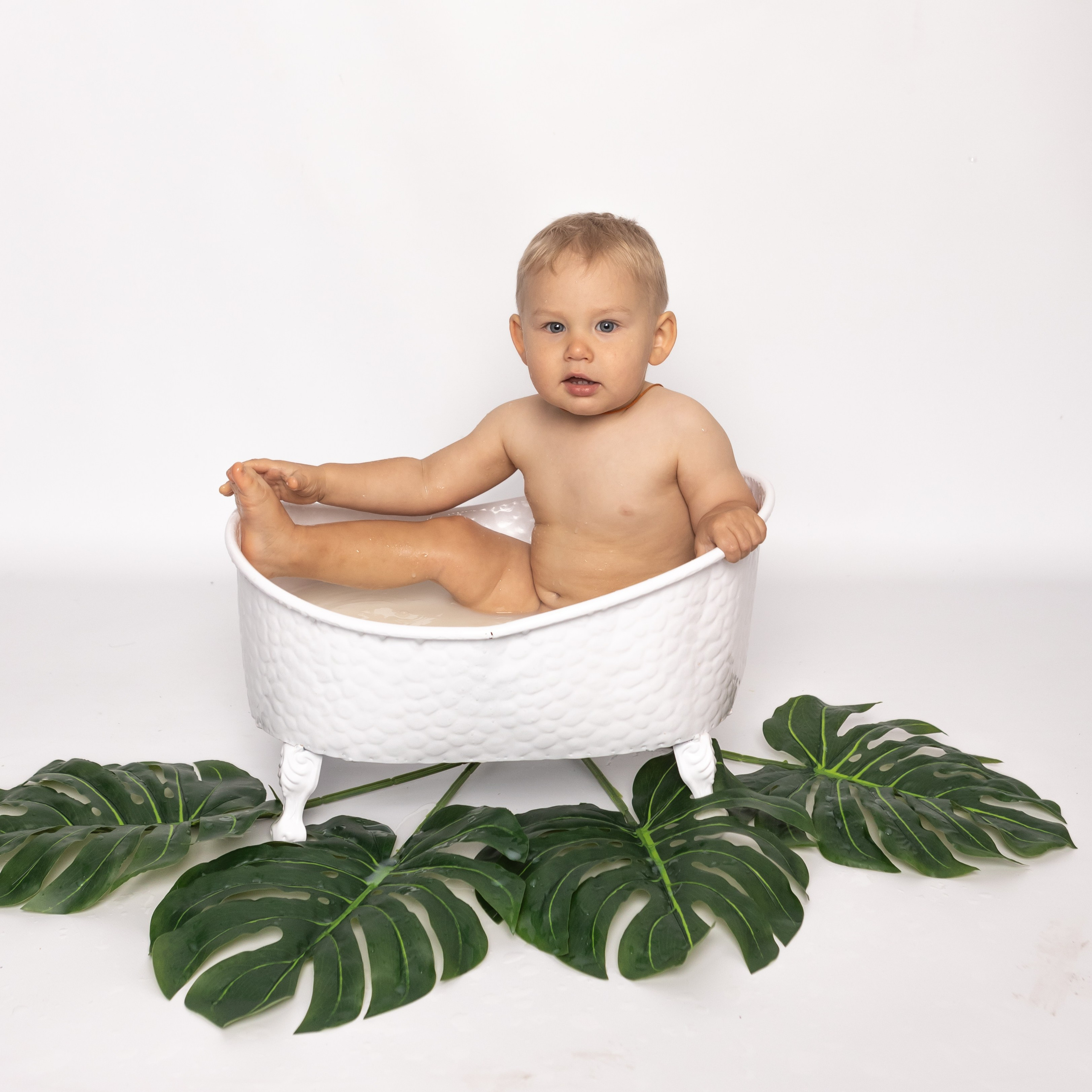 Молочные ванночки. Фотограф новорожденных. Детский и семейный фотограф Марьяна Юдина