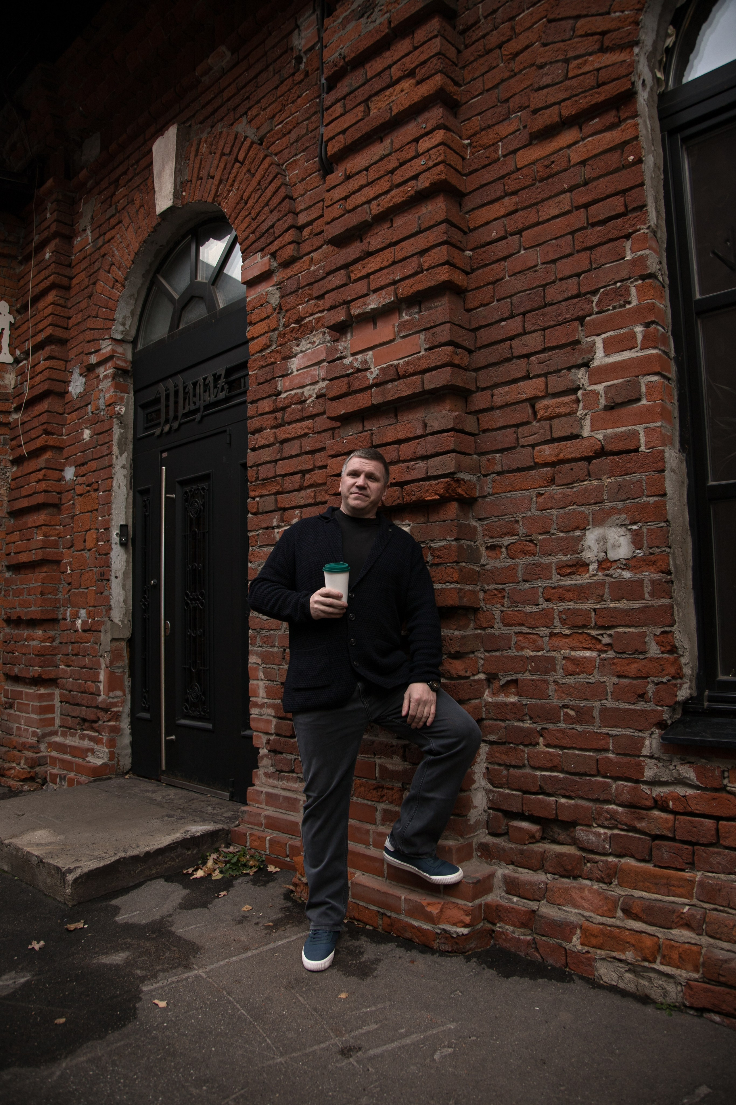 Мужская фотосессия на улице. Профессиональный фотограф в Москве