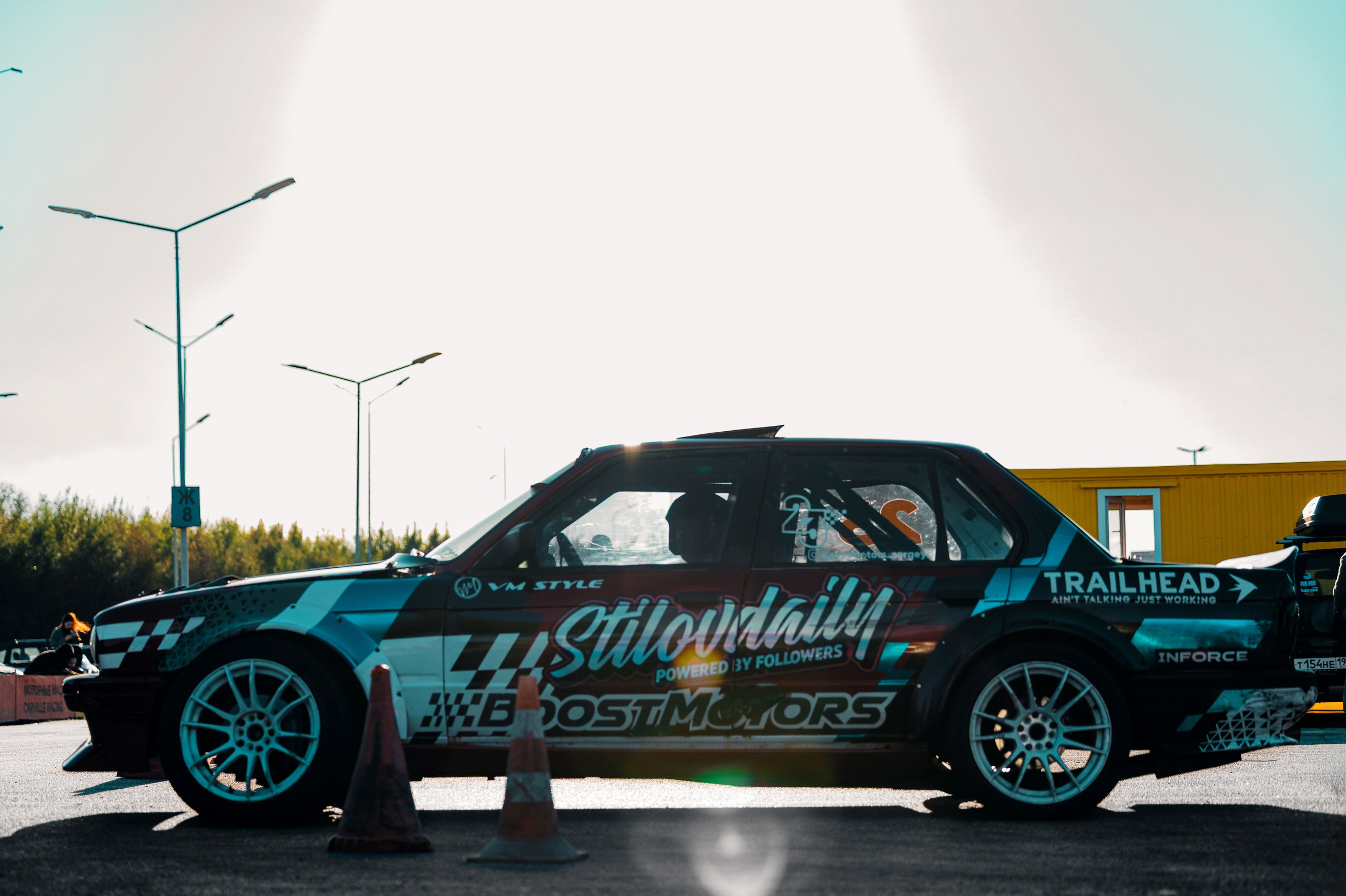 Фотографии закрытия сезона 2025 VibeSide — дрифт и автошоу у МЕГА Дыбенко, Санкт-Петербург