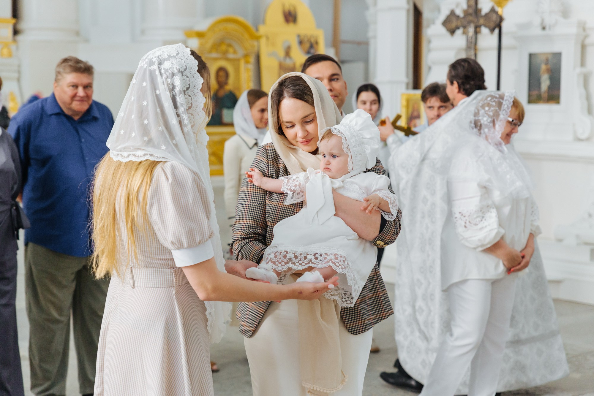 Смольный собор крещение сколько стоит, где провести крещение спб, душевный батюшка смольный собор, цена крестин, где покреститься взрослому