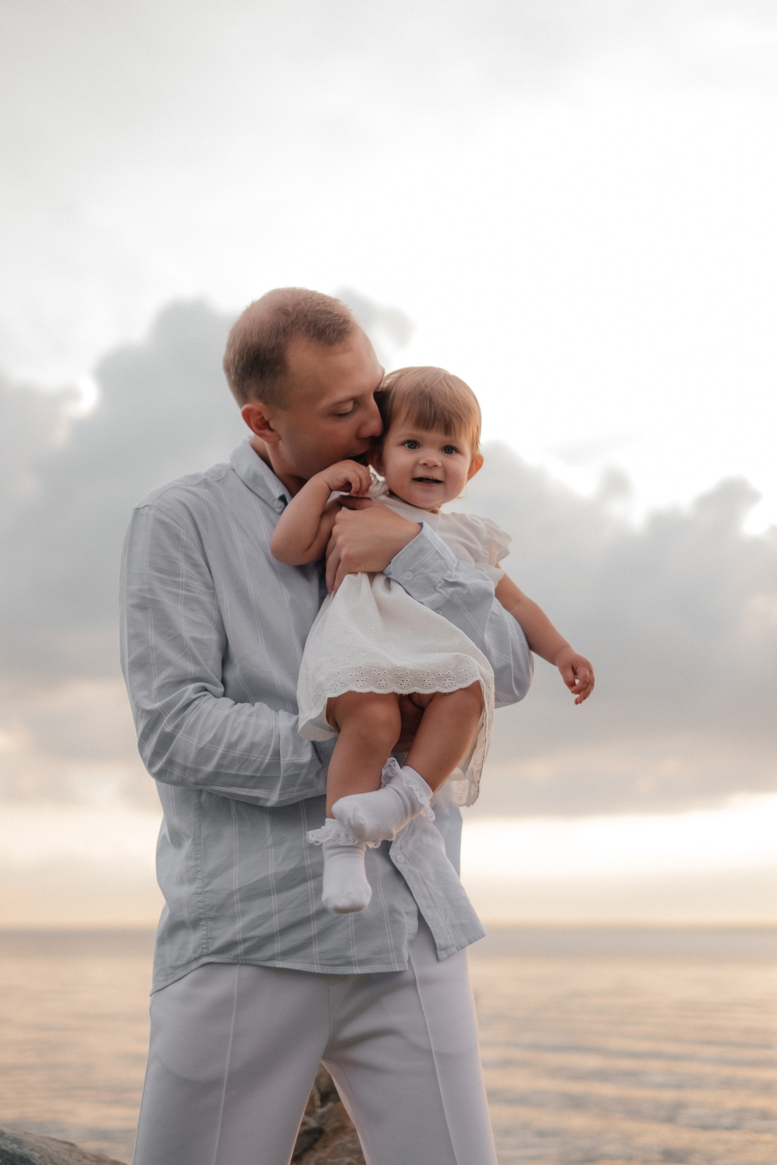 Алина, Ярослав и Тая на берегу. Фотограф в Новосибирске Диана Ильиных