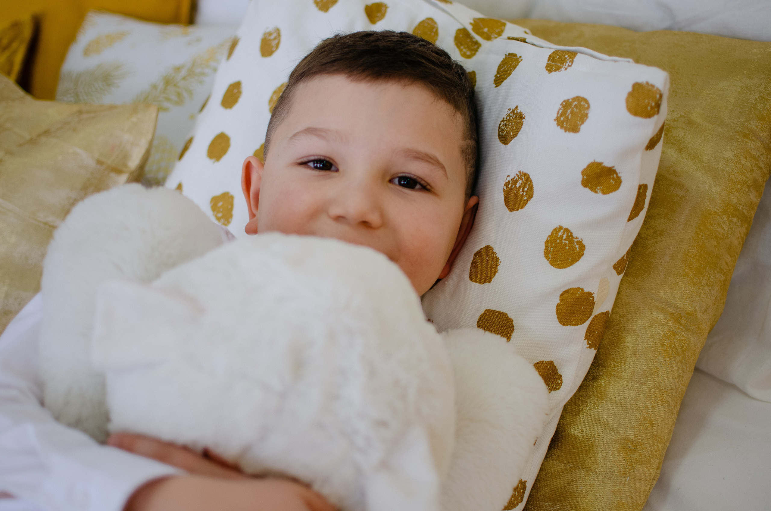 Мальчик в новогодней локации