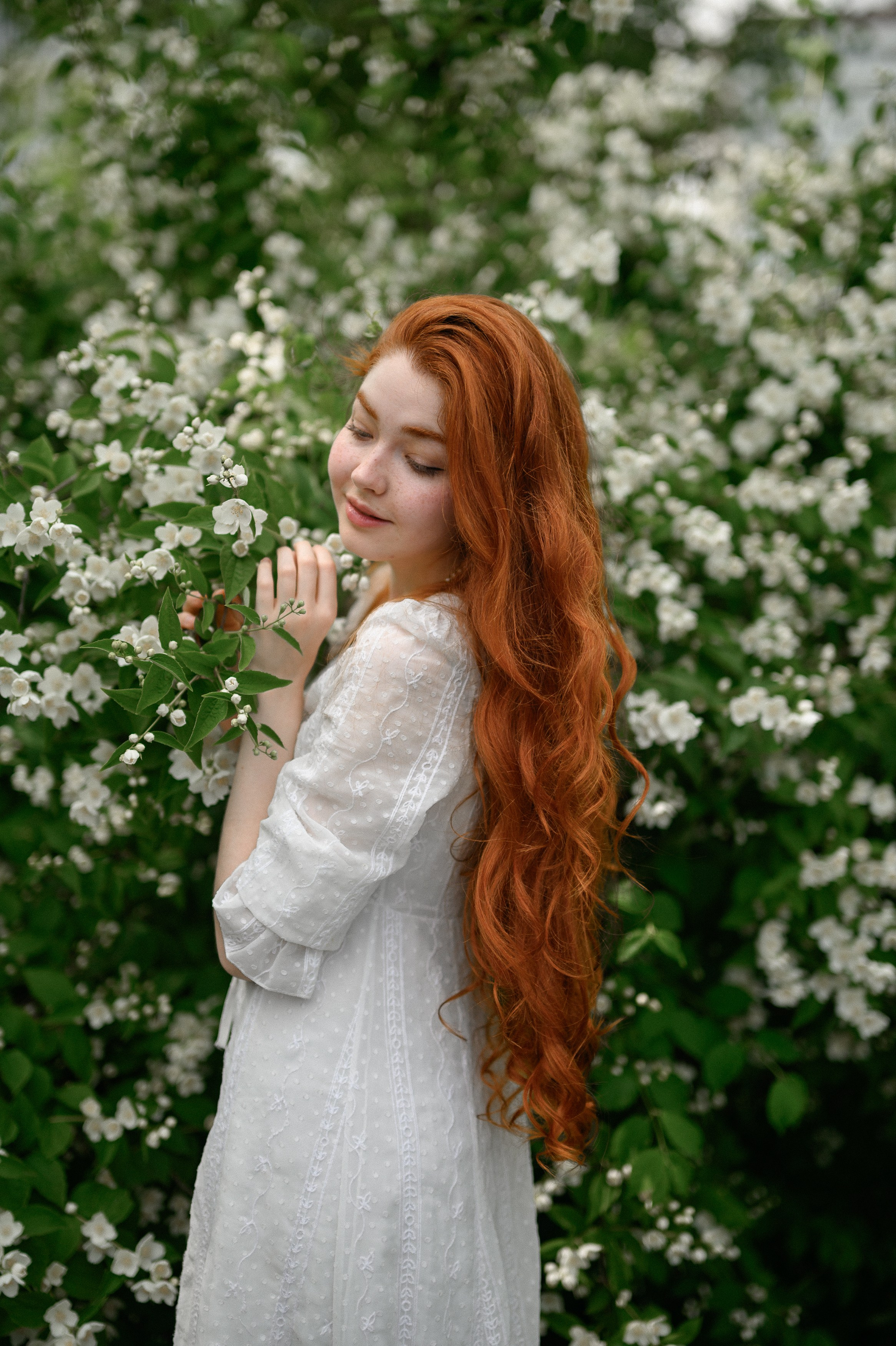 Съёмка в белом цветении в Сиреневом саду. Semerlina.ru