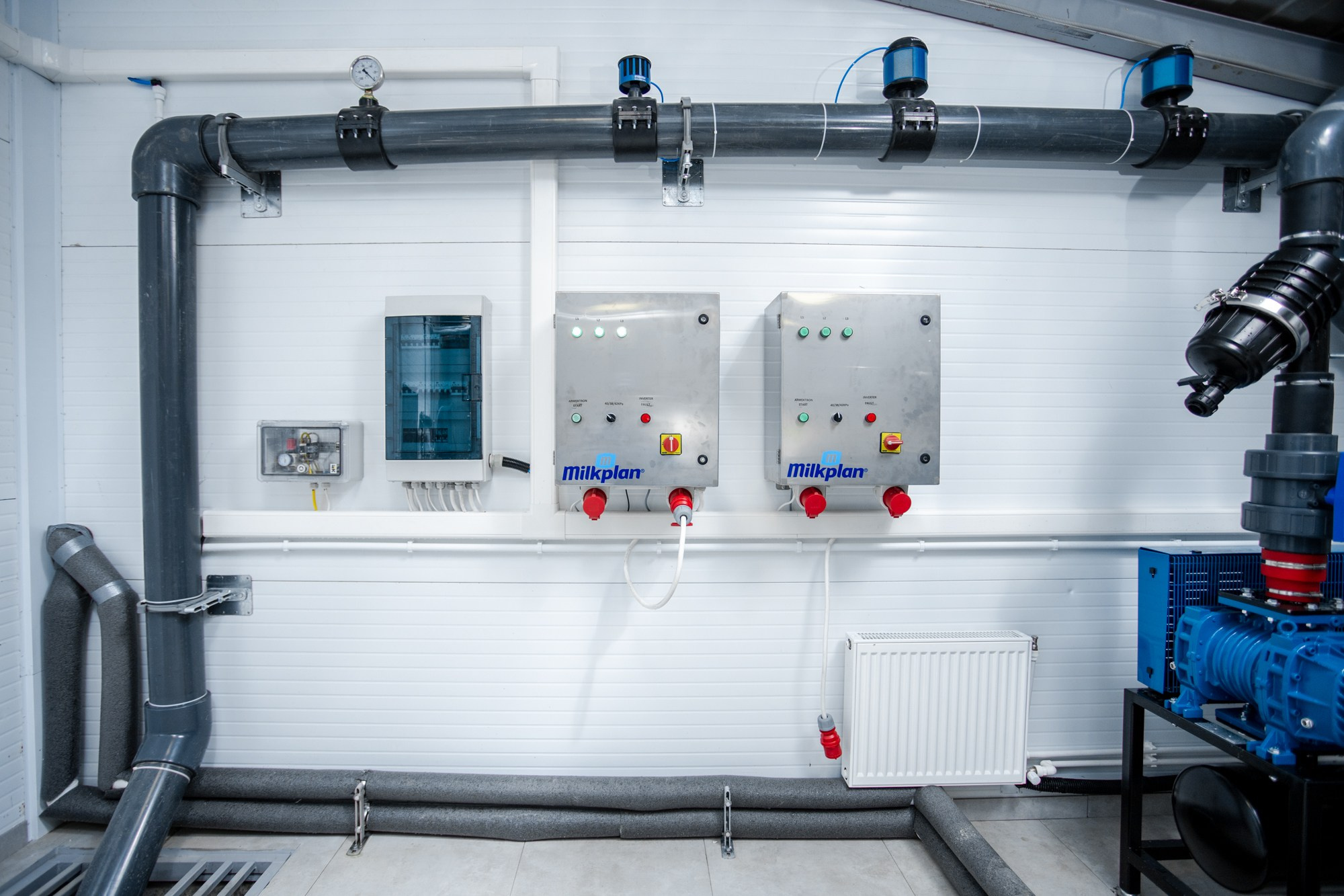 Оборудование хранения молока. Репортажный, промышленный и маркетплейс-фотограф Дмитрий Чернат