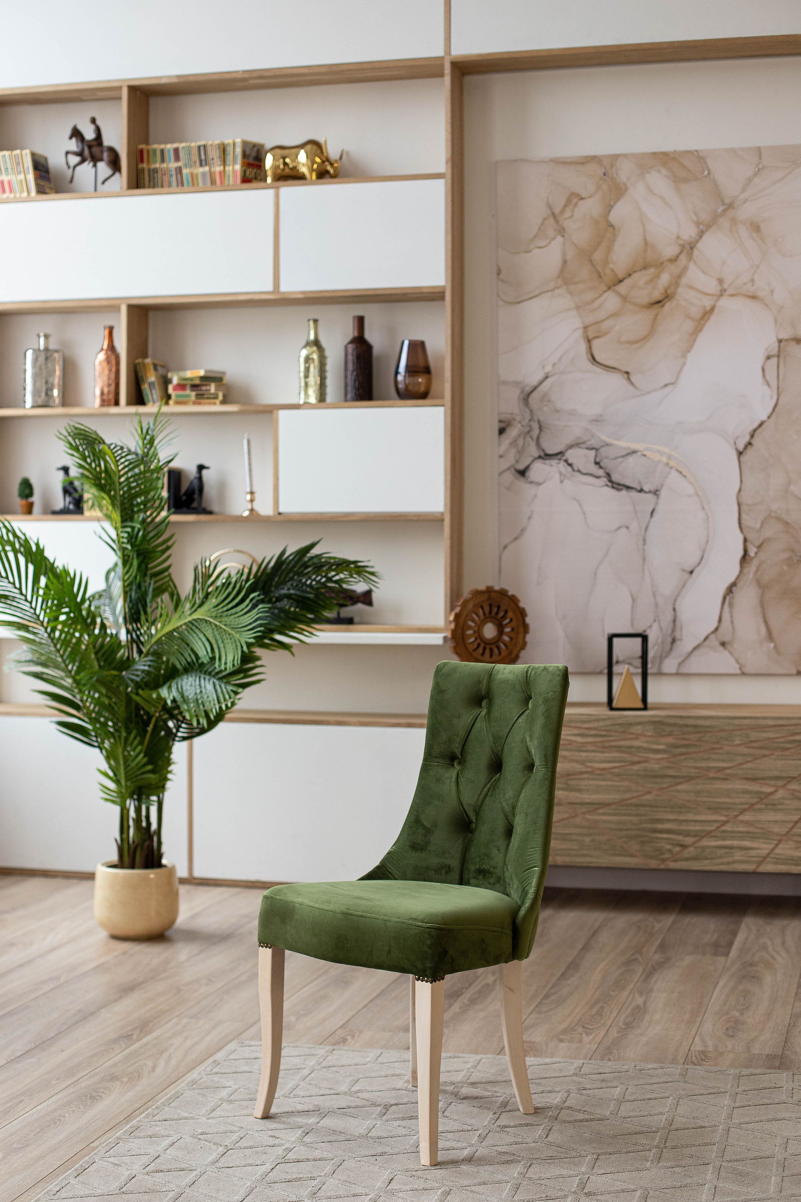 Стулья. Фотограф