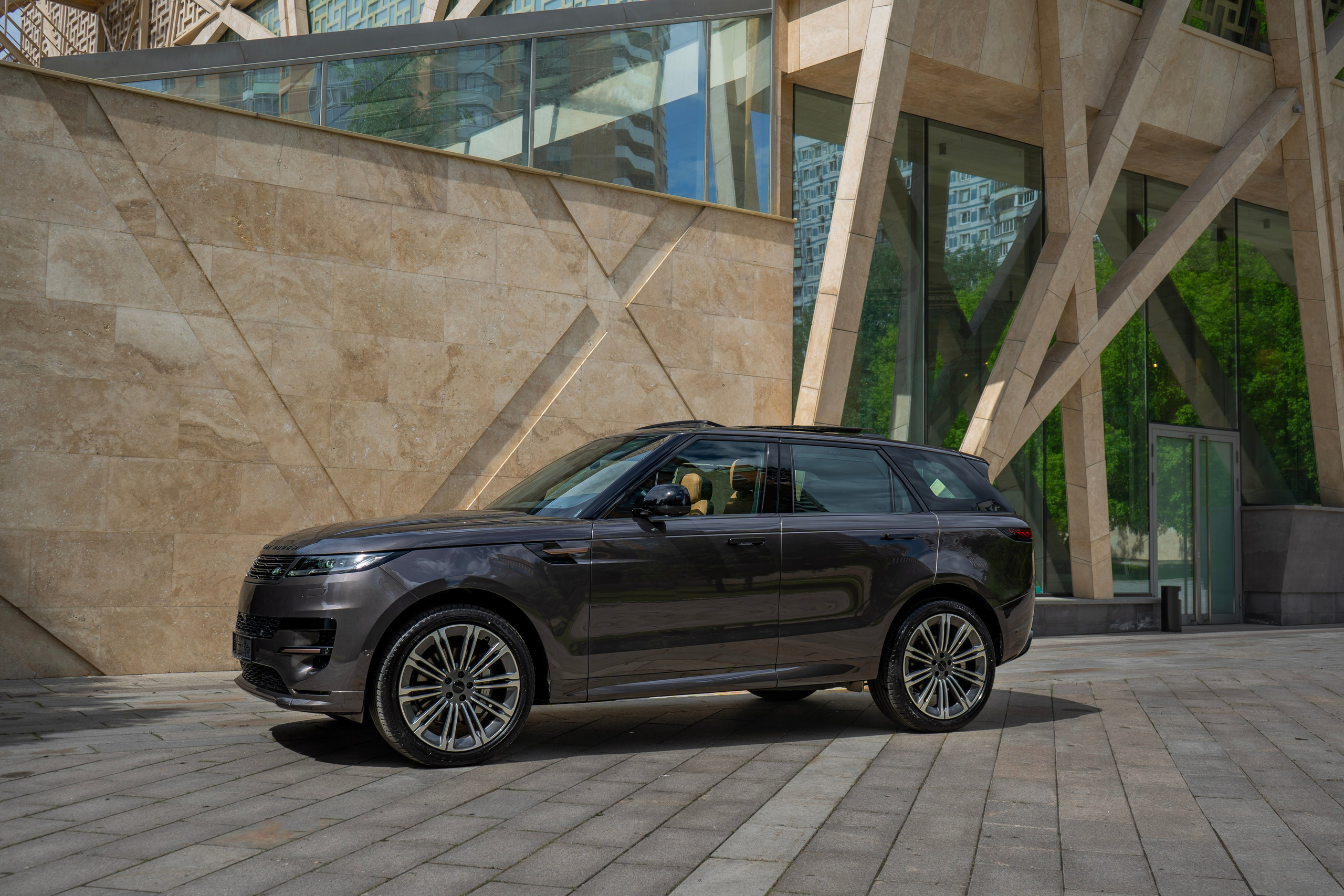 Range Rover Sport 2026. Автомобильный фотограф Ногинск Денис Городок