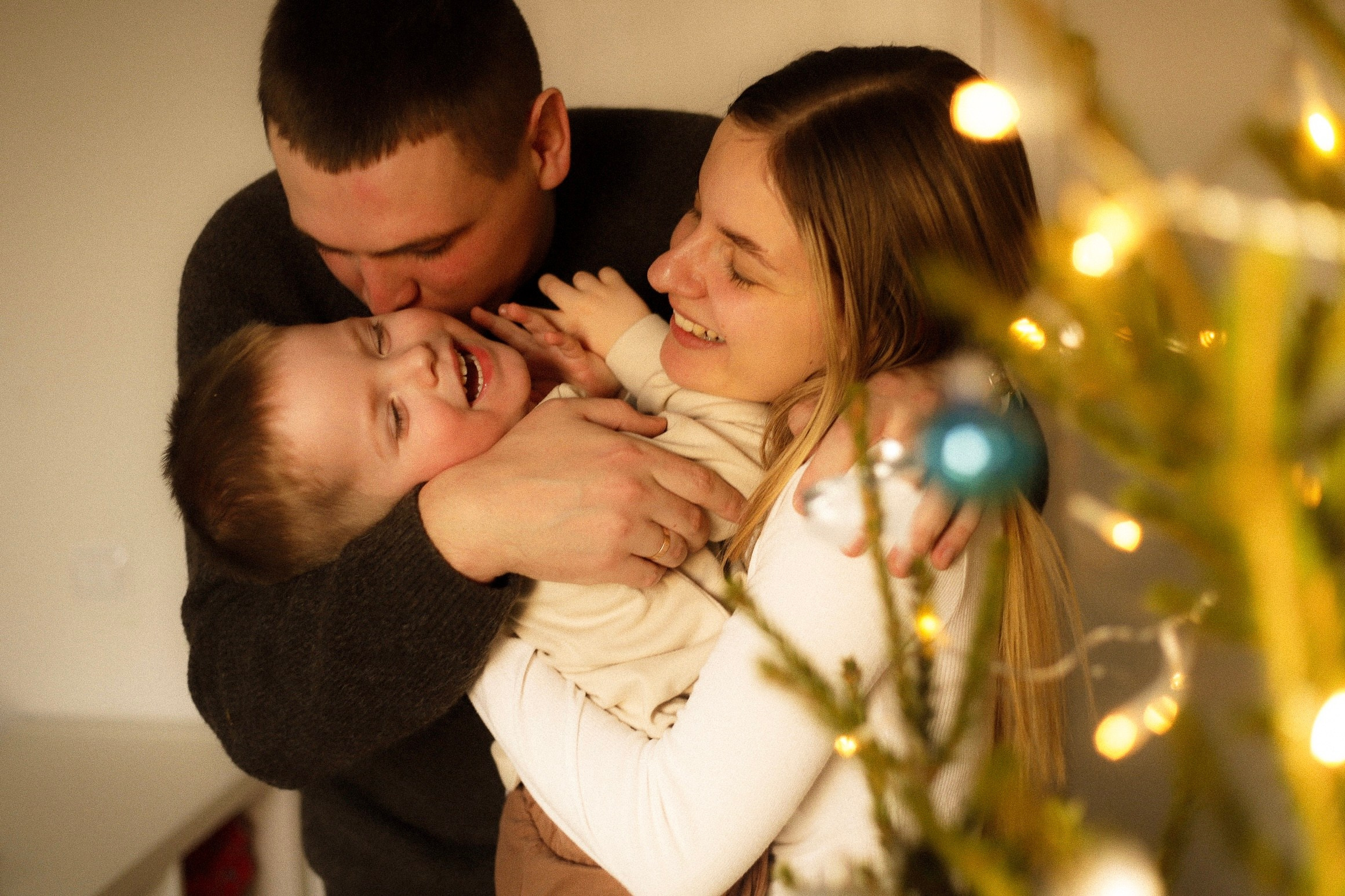 Алёна, Артём и Сава. Главная