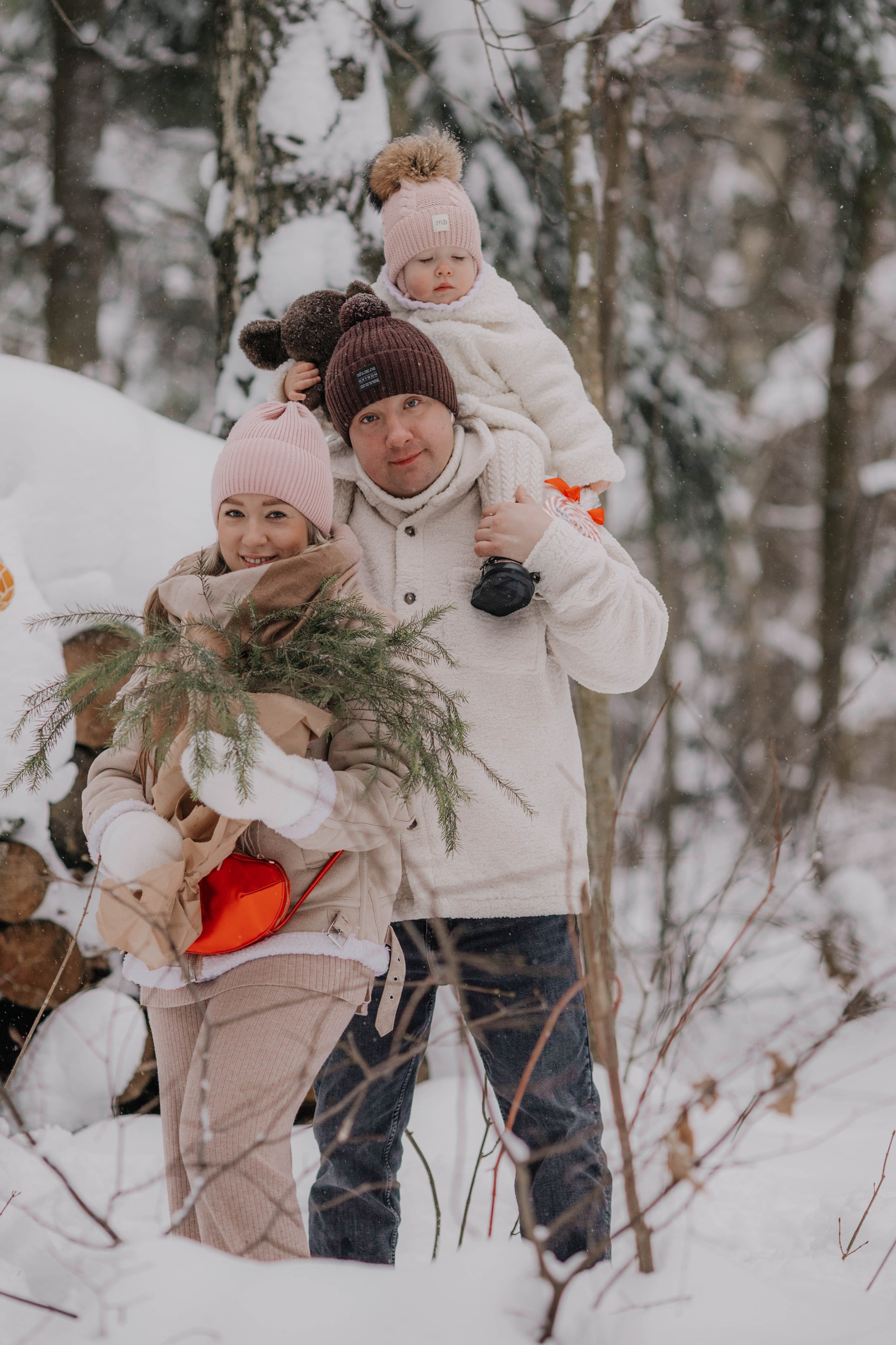 Лиля и семья Зимняя прогулка в лесу. Семейный и свадебный фотограф Видное Москва Екатерина Пятова