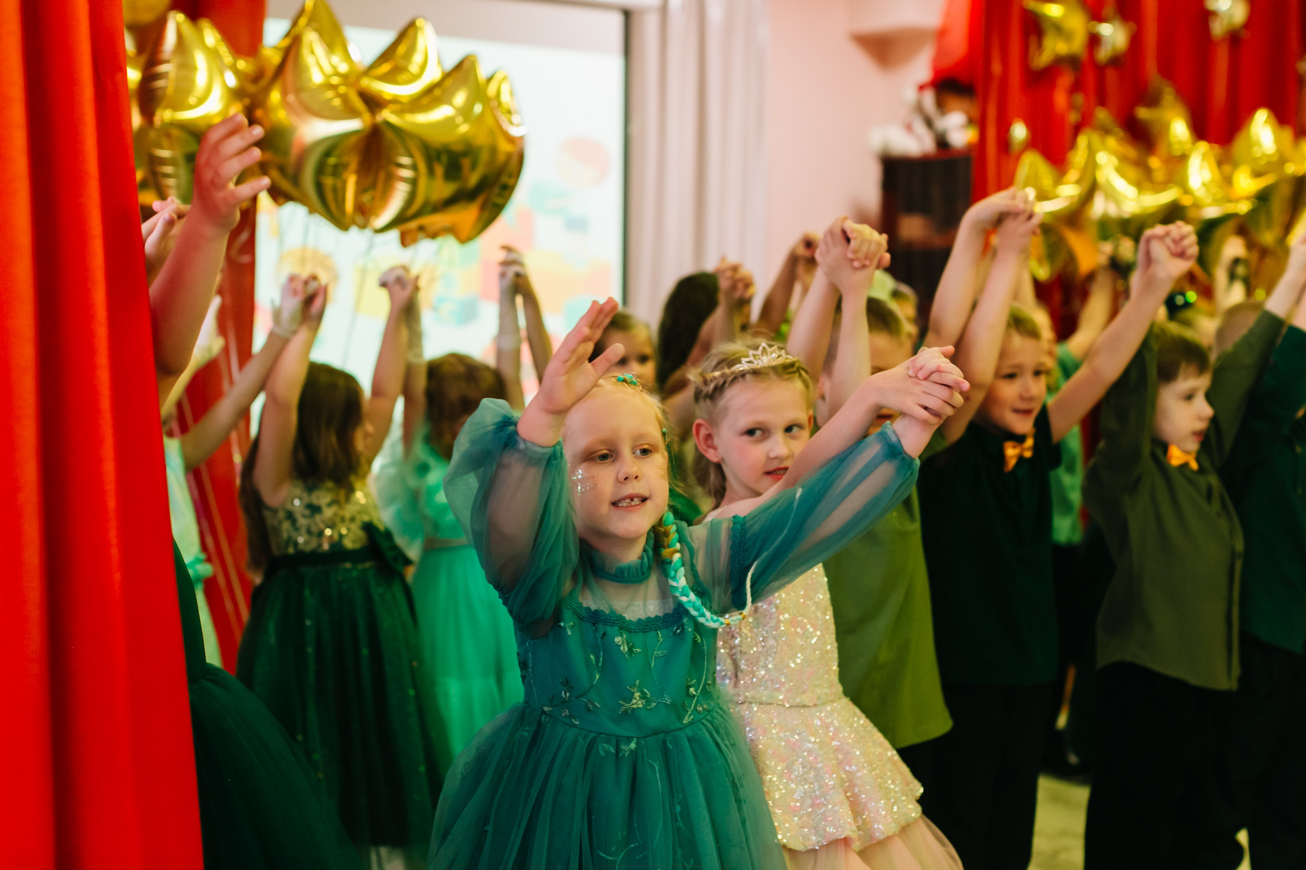 алёна малахова фотограф новосибирск семейный детский домашняя фотосессия в новосибирске день рождения репортажная съёмка фотосессия с лошадьми на конюшне деревня алтай  на природе фотосессия в детском саду мама и сын предложение руки и сердца идея  помолвка фотосессия берег закат детский день рождения годик торт аниматор лофт игровая продолжение следует prodoljenie_sleduet_  корпоратив тимбилдинг первоклашка линейка 