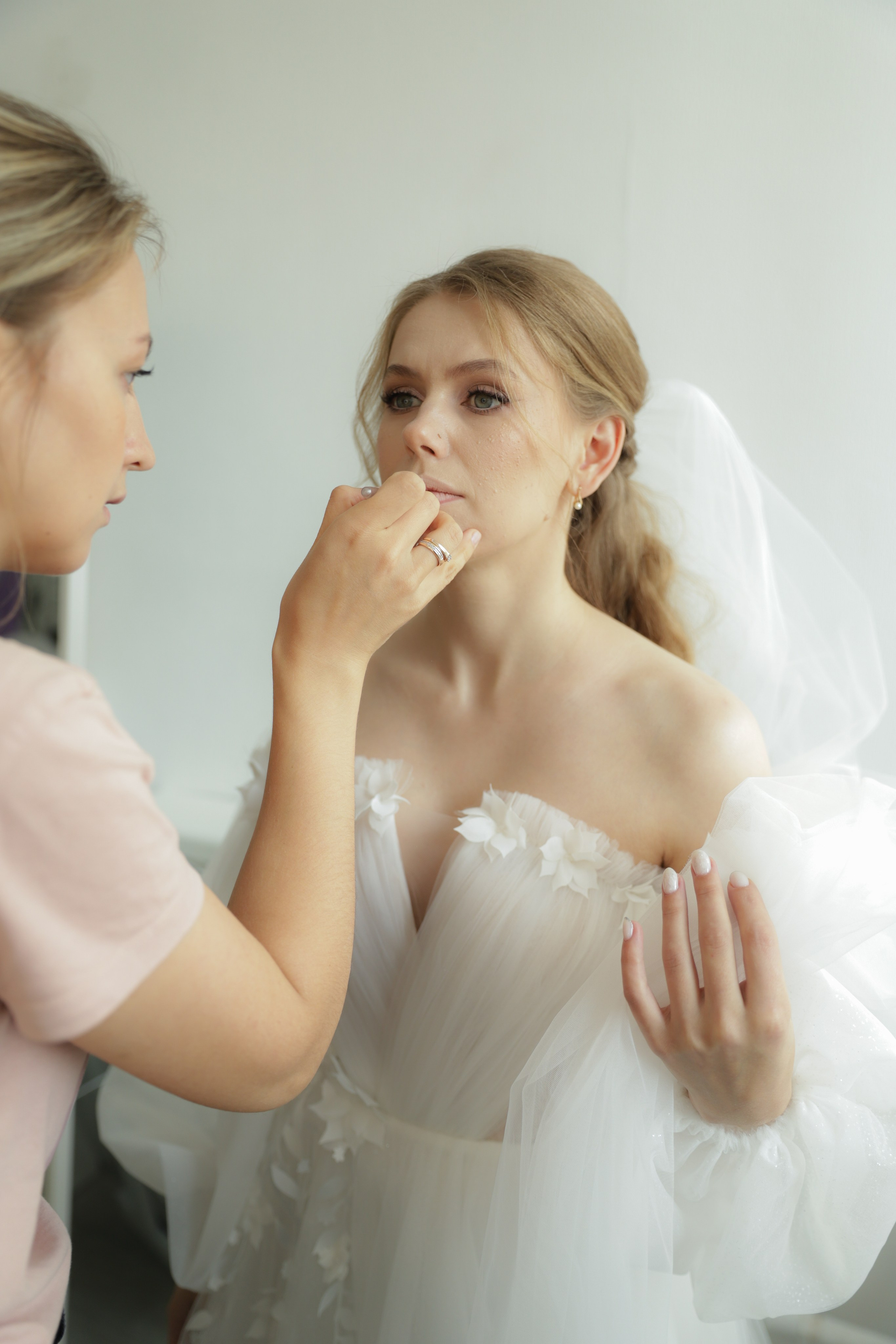 Сборы невесты Юлии. Портретный и репортажный фотограф в Казани