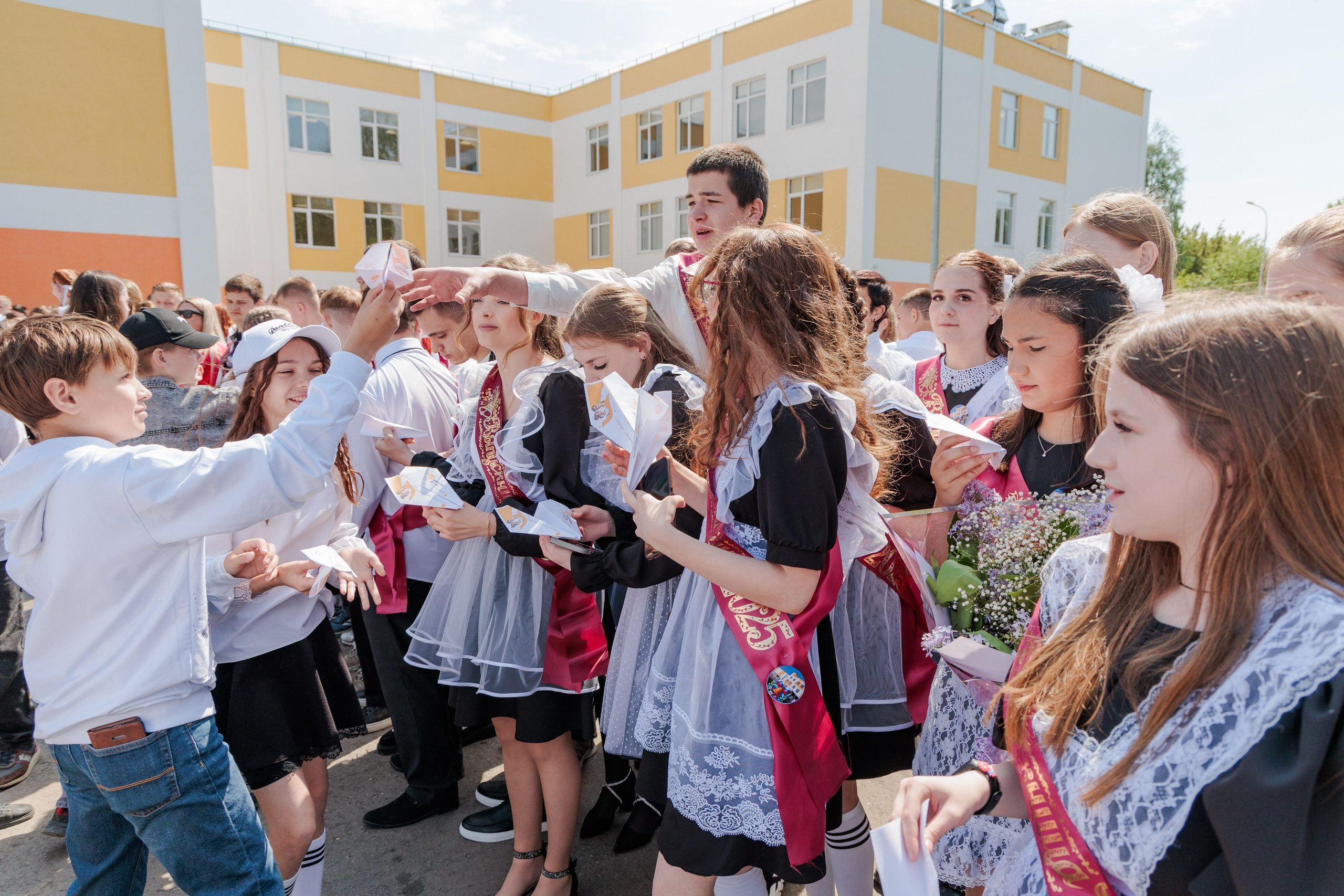 Последний звонок 2025 — фото 9 класса, школьный альбом, выпускной. Фотограф Нижний Новгород Мария Китаева