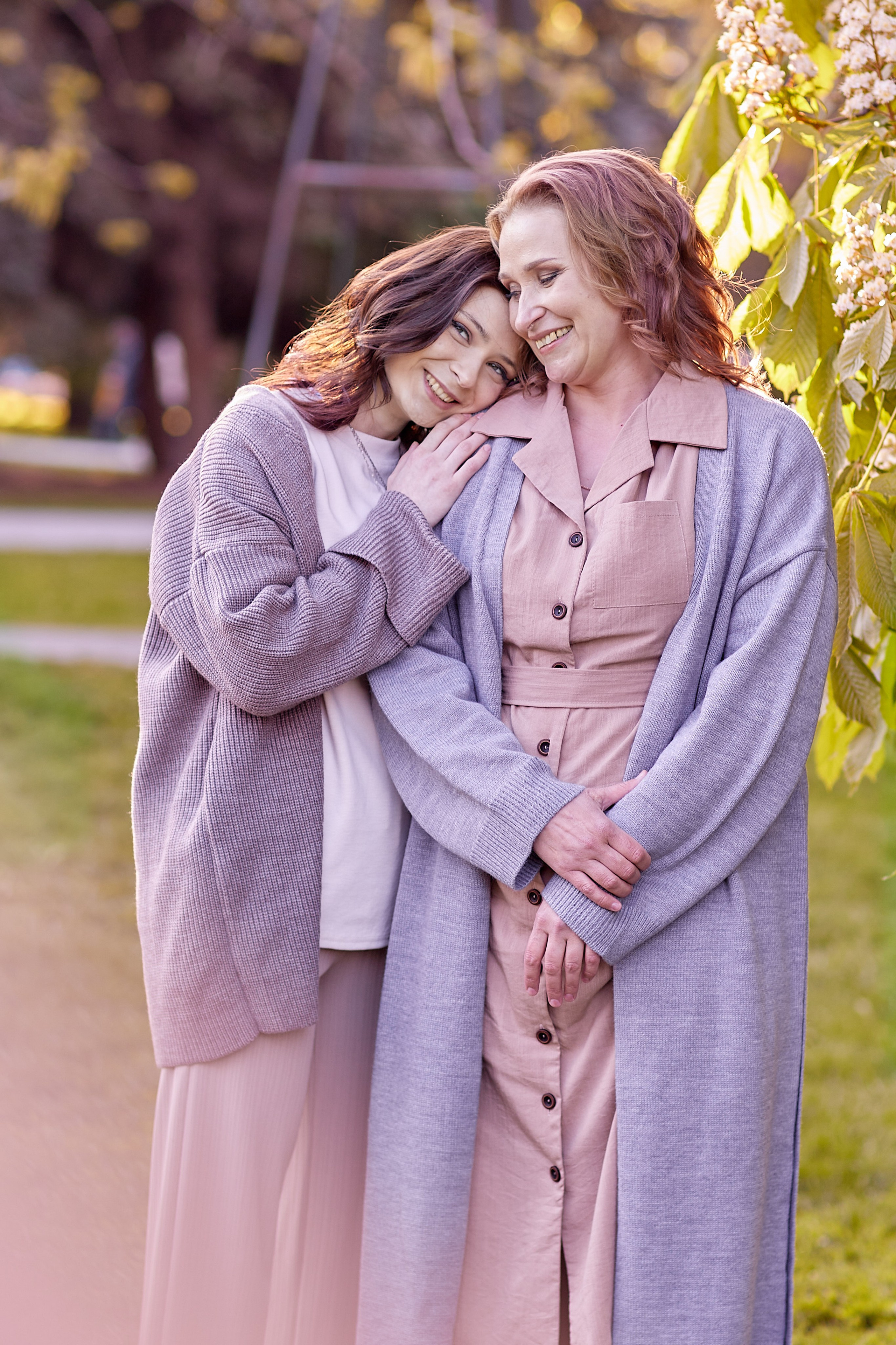 Семья в Сиреневом саду. Главная