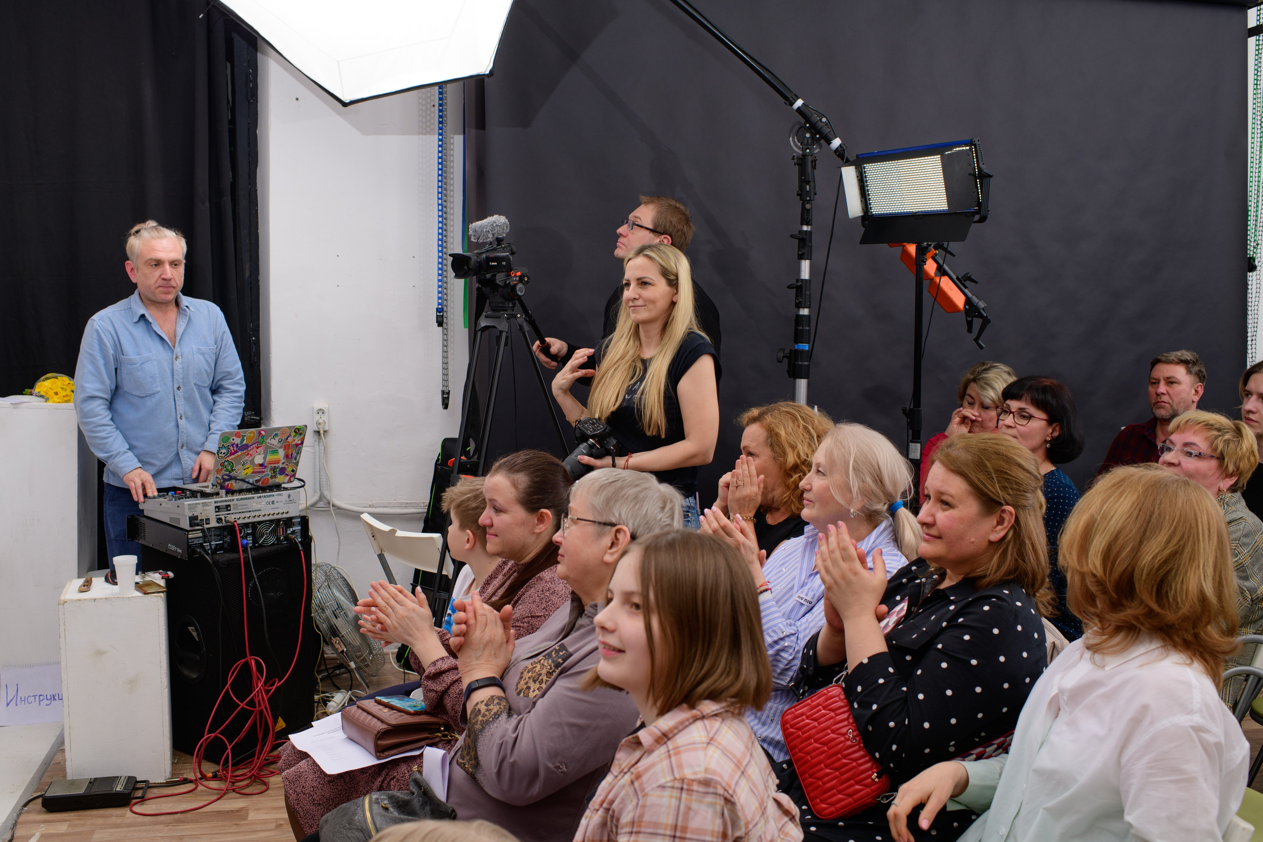 Фотосъемка выступления молодежного театра «РеСпект». Организация и проведение фотосъемок в Санкт-Петербурге. Фотограф Смирягин Илья