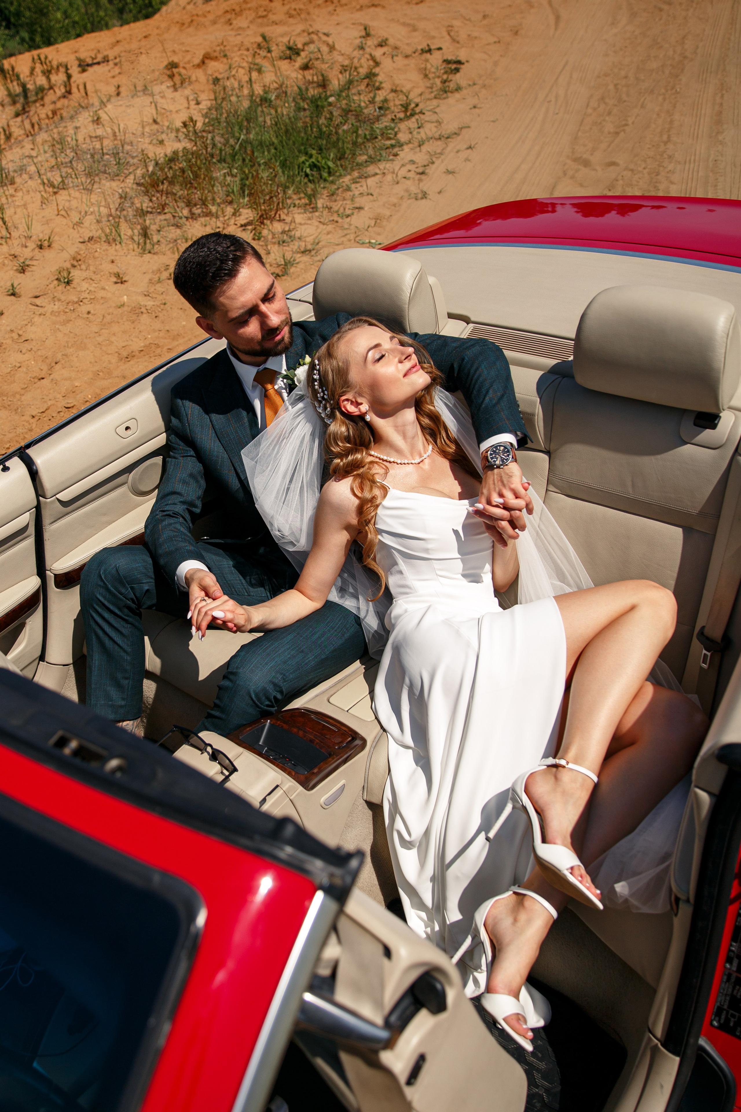 Свадебная фотосессия с кабриолетом и в загородном клубе Artiland. Свадебный фотограф Москва и МО Сергей Киржаев