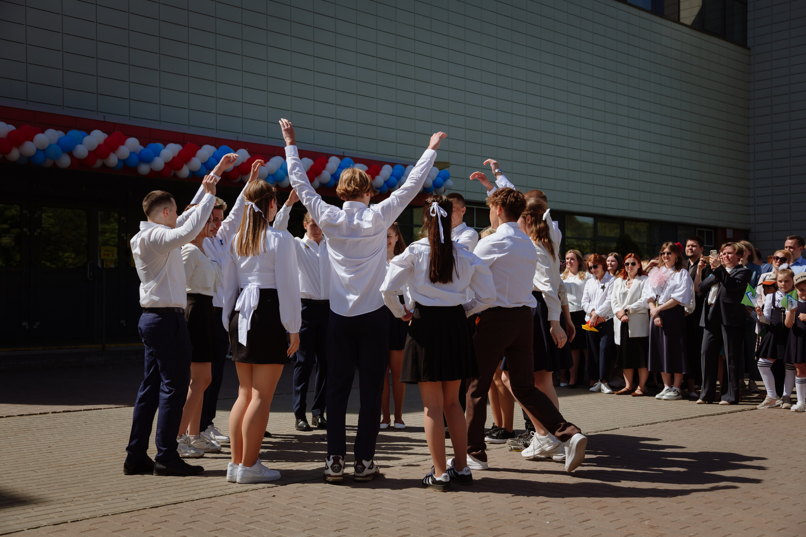Последний звонок 2024 (2 часа фотосъемки). Профессиональный фотограф Надежда Антонова