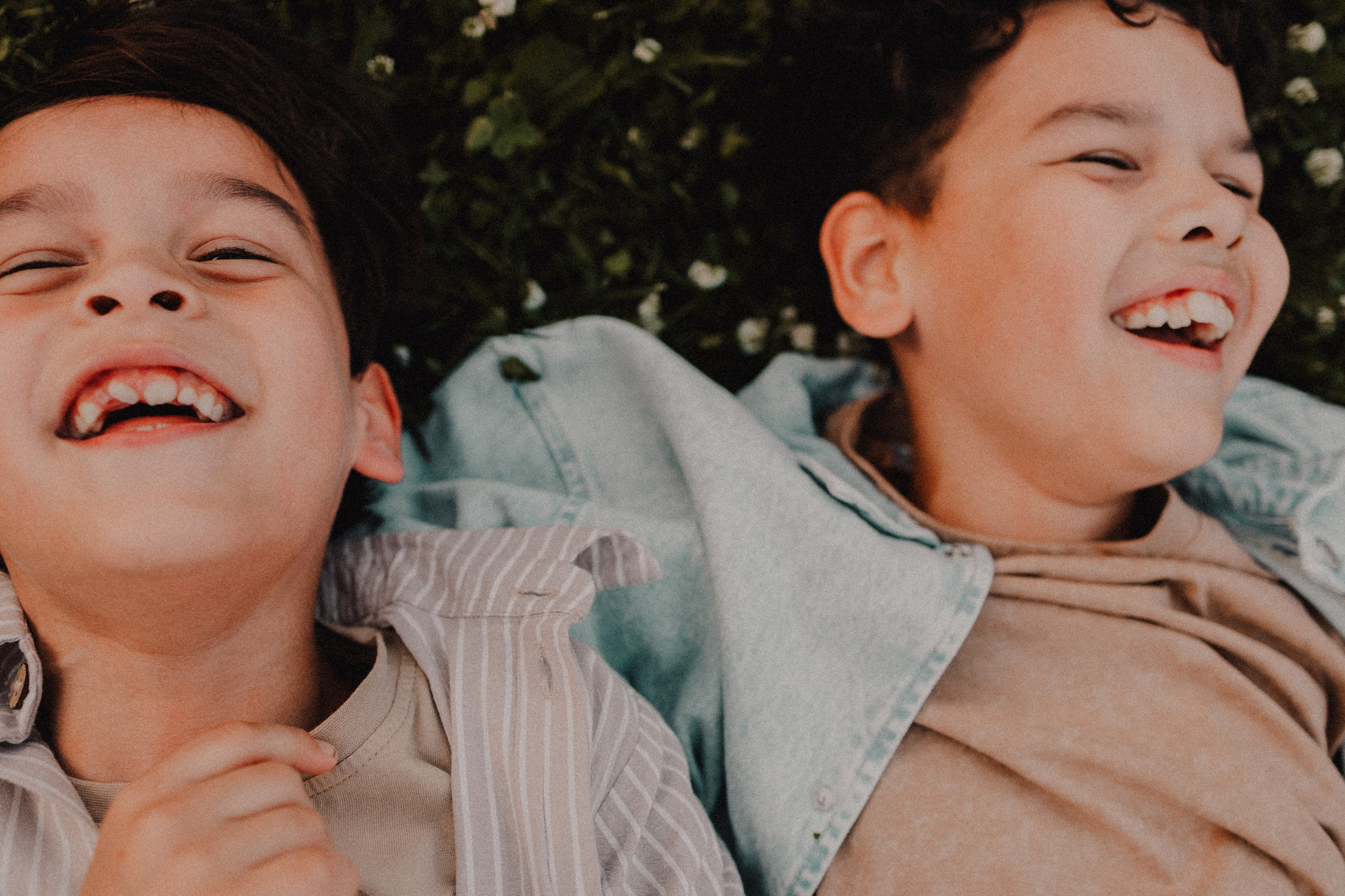 На лужайке. Семейный фотограф Москва