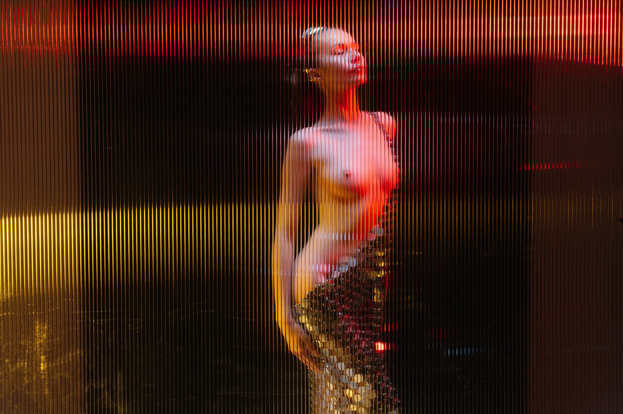 За стеклом. 18+. Фотограф