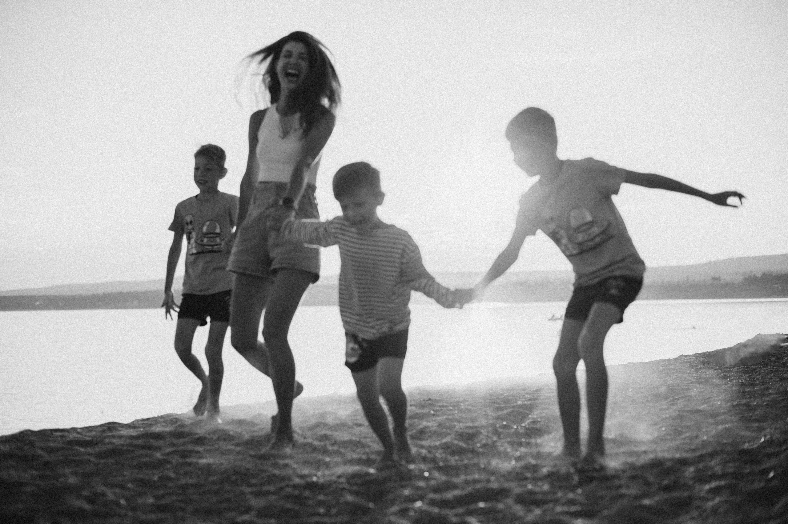 Катя и детишки на Арахлее. Фотограф Виктория Воронина