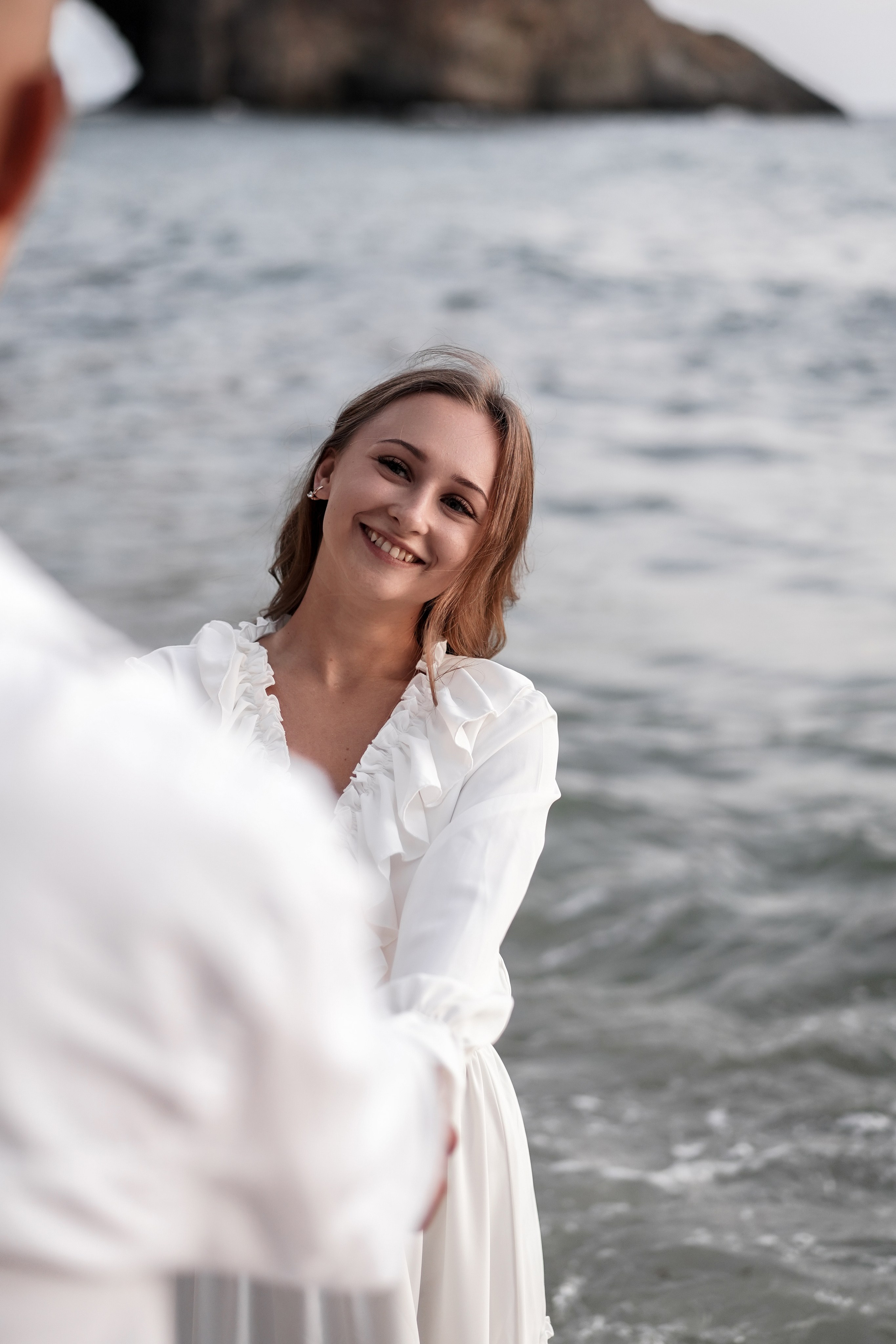 Матвей и Софья на фотосессии дикого пляжа Грот Дианы в Крыму. Свадебный фотограф в Ростове-на-Дону. Таинство Крещения и Венчания, семейные фотосессии. Алёна Чёботова