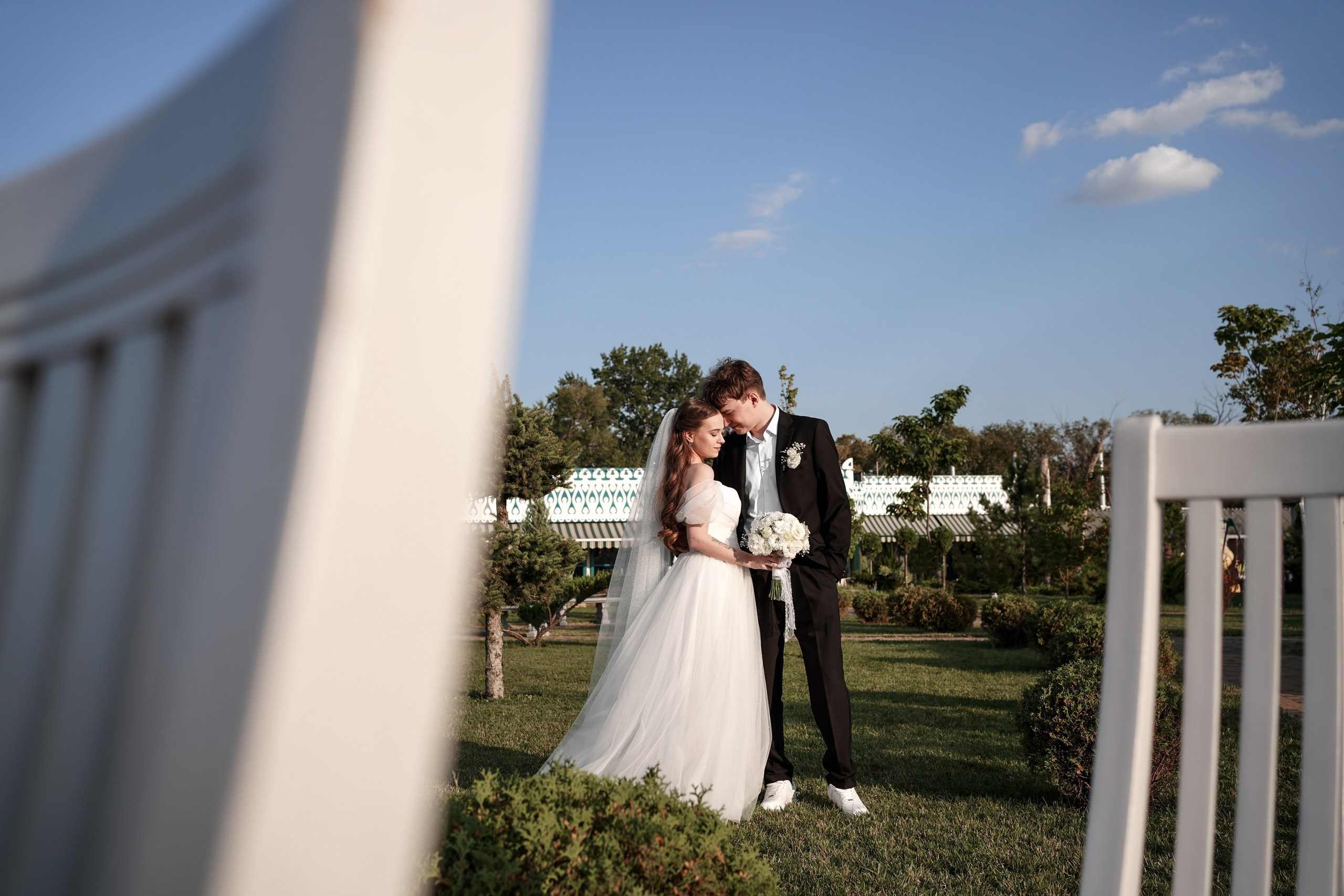 Свадебная фотосессия на территории ресторана «Донские Зори». Фотограф Алёна Чёботова. Свадебный фотограф в Ростове-на-Дону. Таинство Крещения и Венчания, семейные фотосессии. Алёна Чёботова