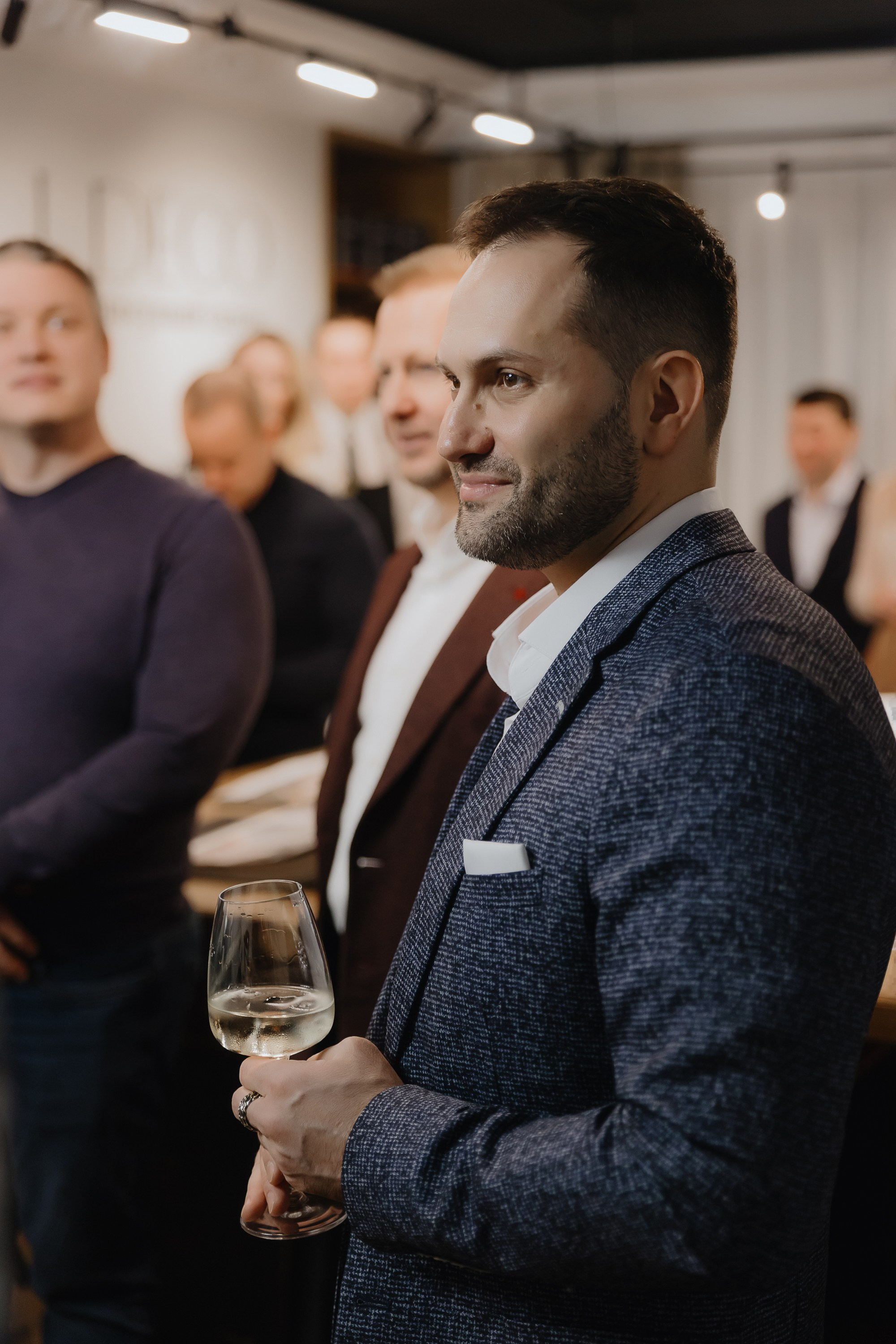 Открытие нового пространства интерьерного салона L. DECO в феврале 2025. L. Deco интерьерный салон. Краски/обои/лепной декор