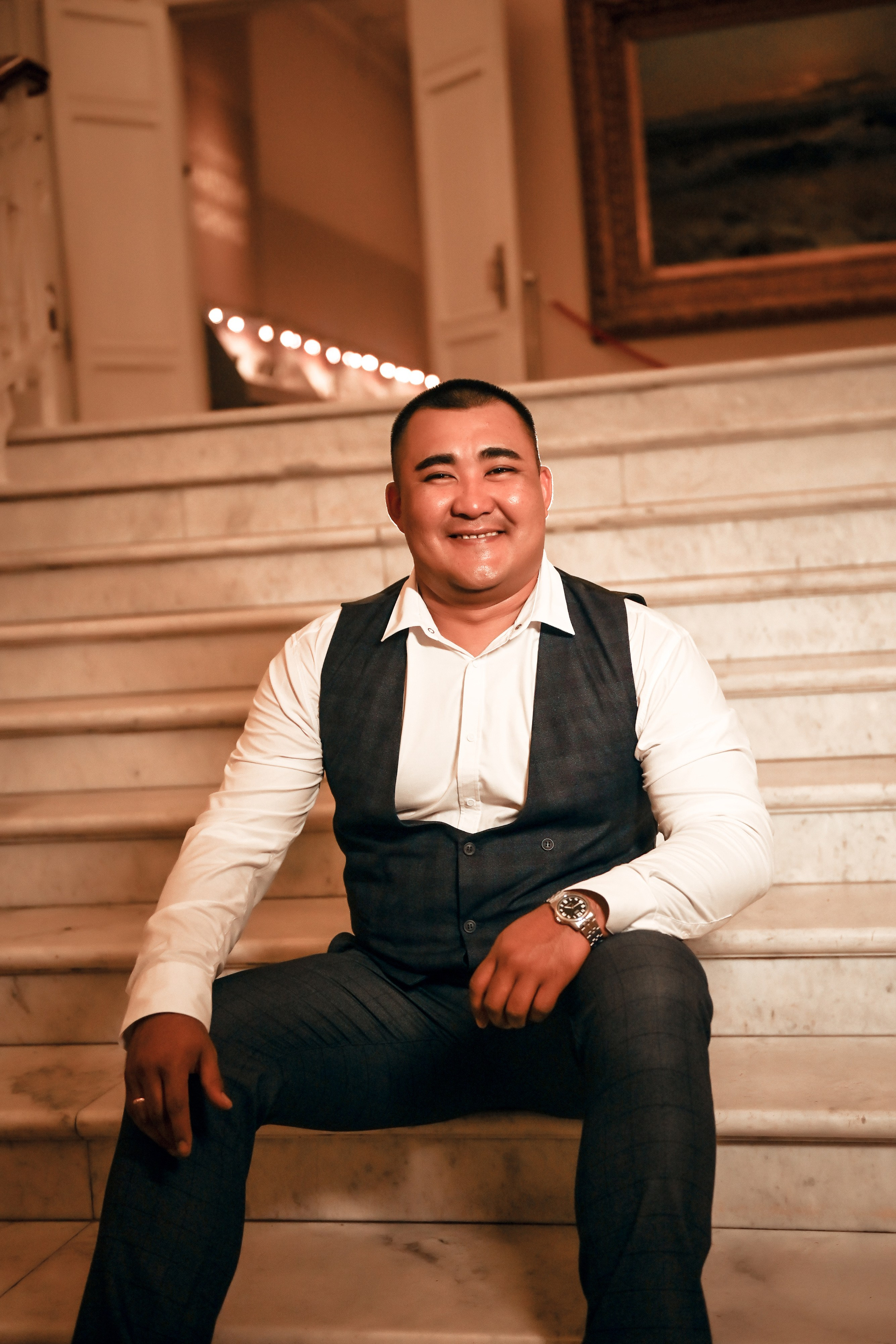 Небольшая свадебная серия в музее и прогулкой под дождем Эльмиры и Ризата. Свадебный, семейный, детский, контент фотограф в Омске Максим Ильин