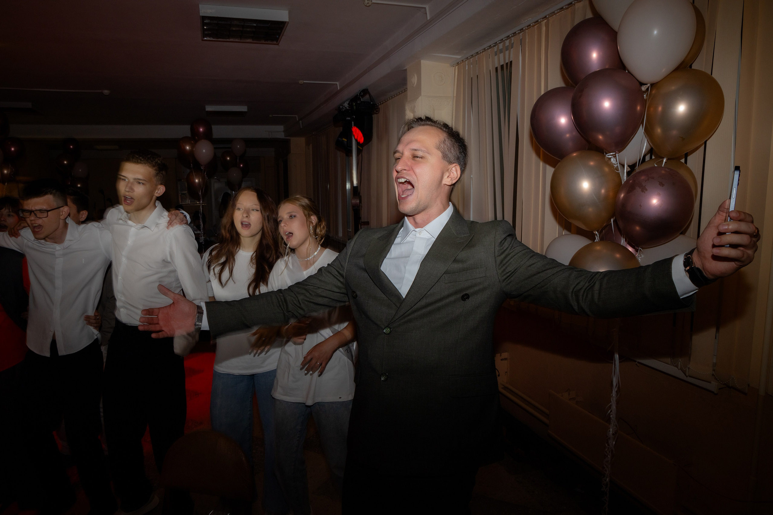 Школьный выпускной 2024 год в Соколе (Минск). Свадебный фотограф в Минске/Беларуси Сергей Спиридонов