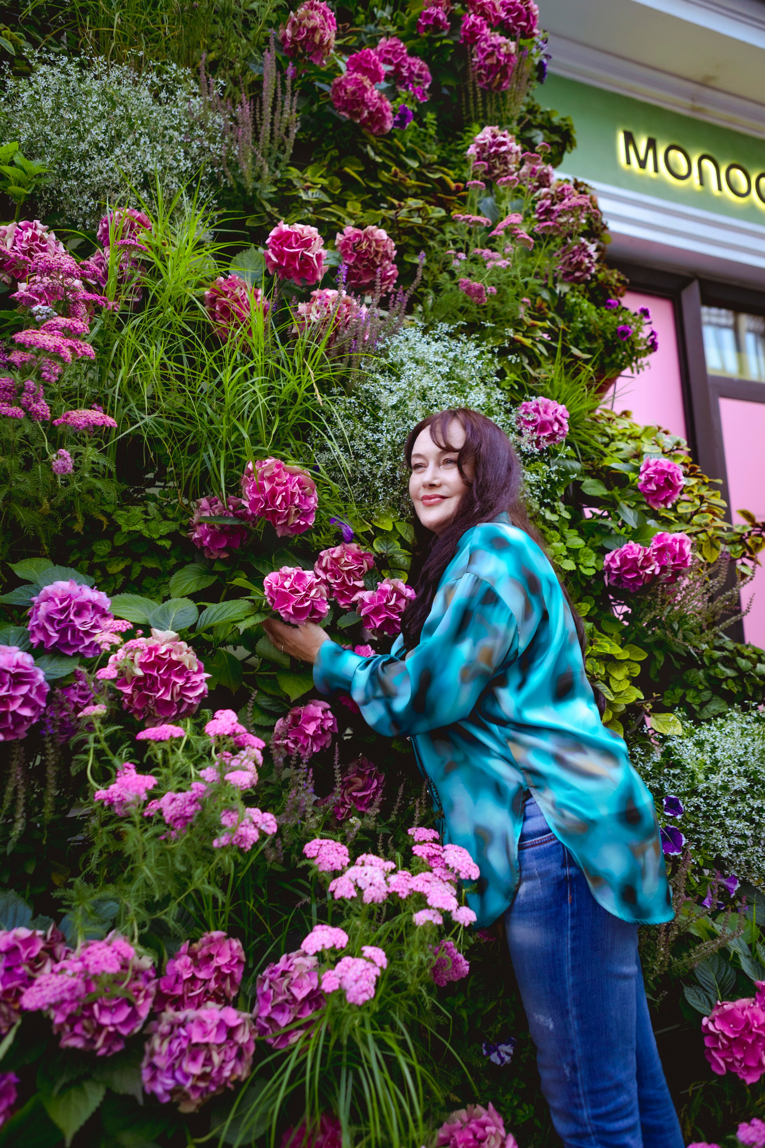 женщина 40+ в цветах