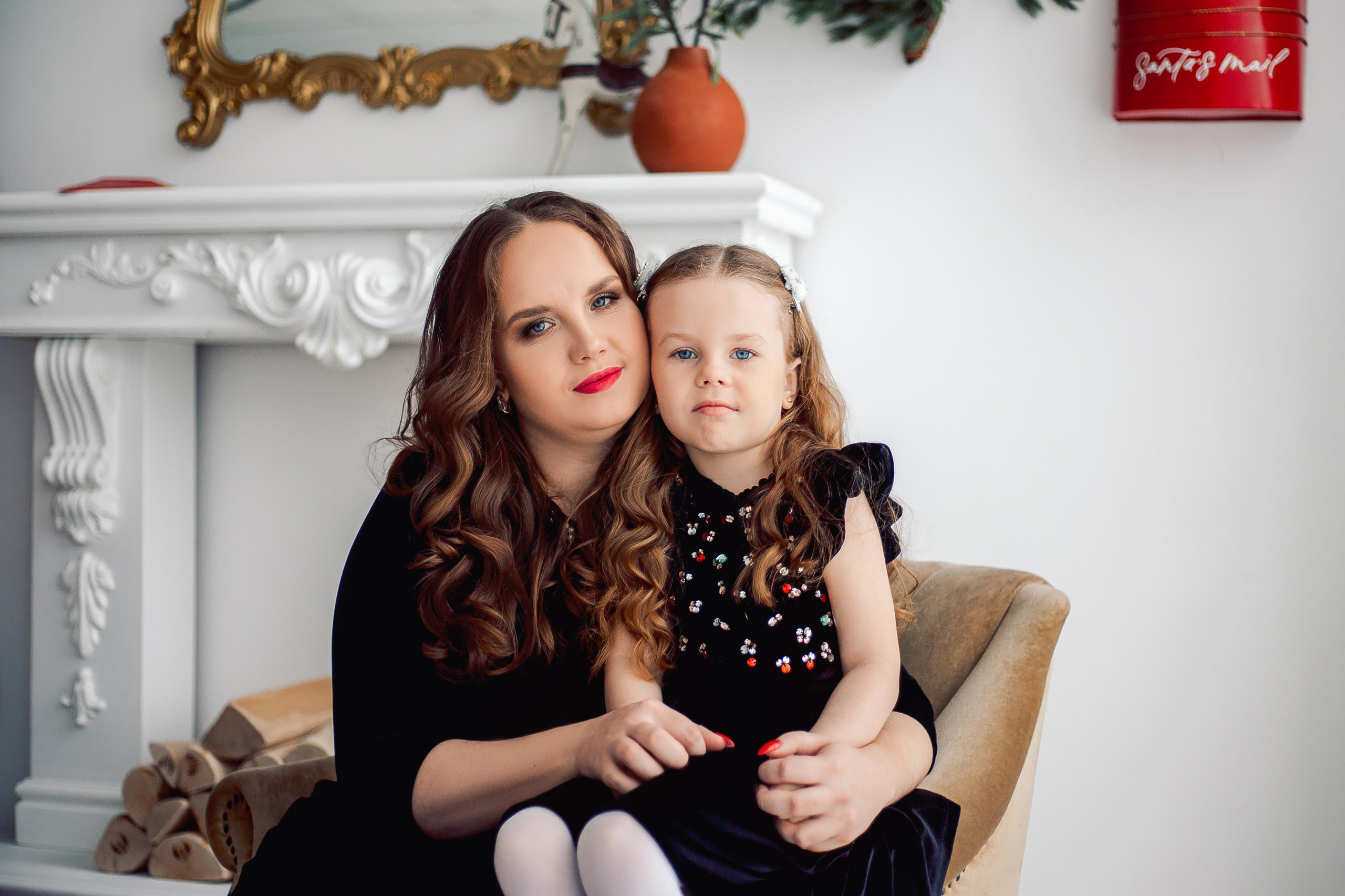 Настюша и мама. Семейный детский фотограф. Фотосессия в Минске