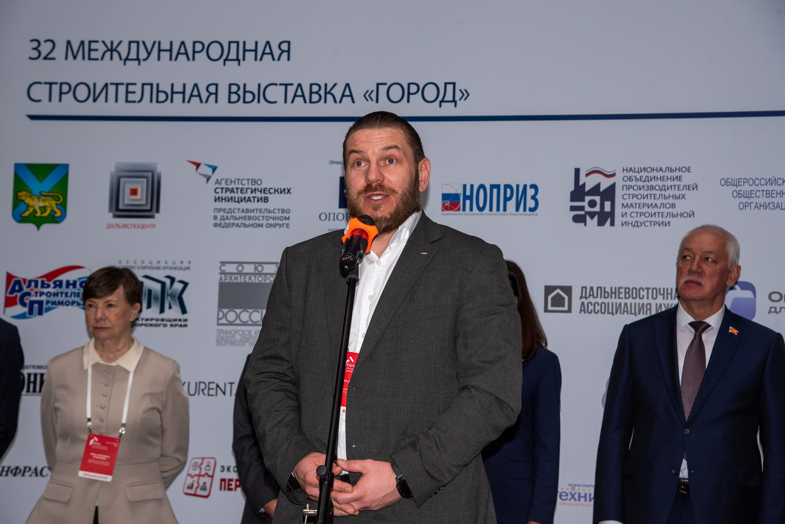 32-я строительная выставка. Семейный и свадебный фотограф во Владивостоке Солопчук Властелина