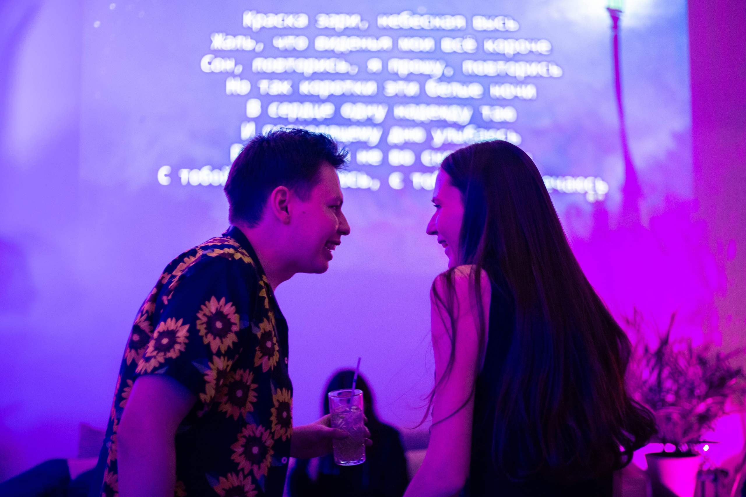 МЕНЯ ПОВСЮДУ ОКРУЖАЕШЬ ТЫ