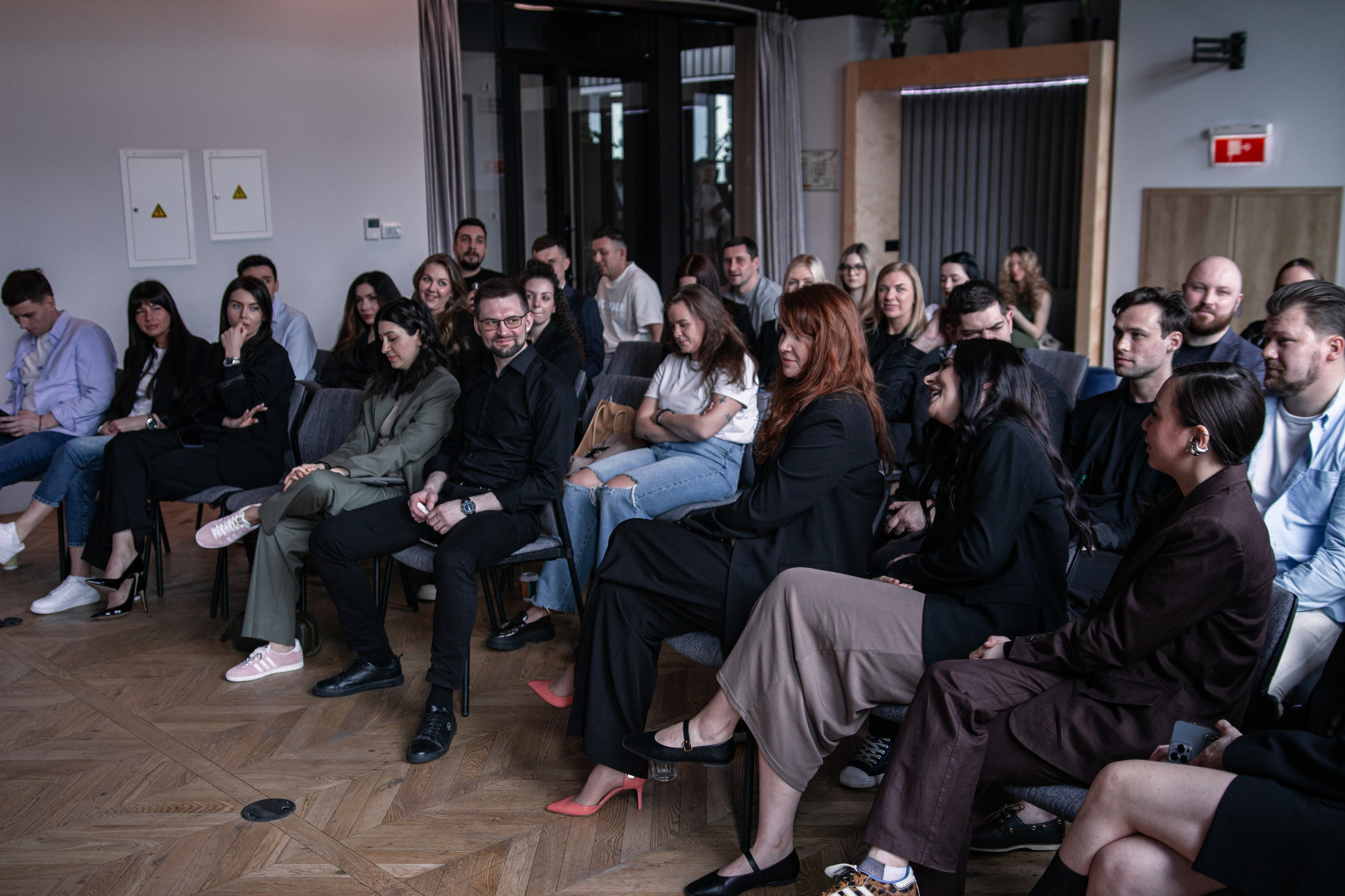 Планерка компании недвижимости. Фотограф Москва — личные фотосессии, лавстори в студии