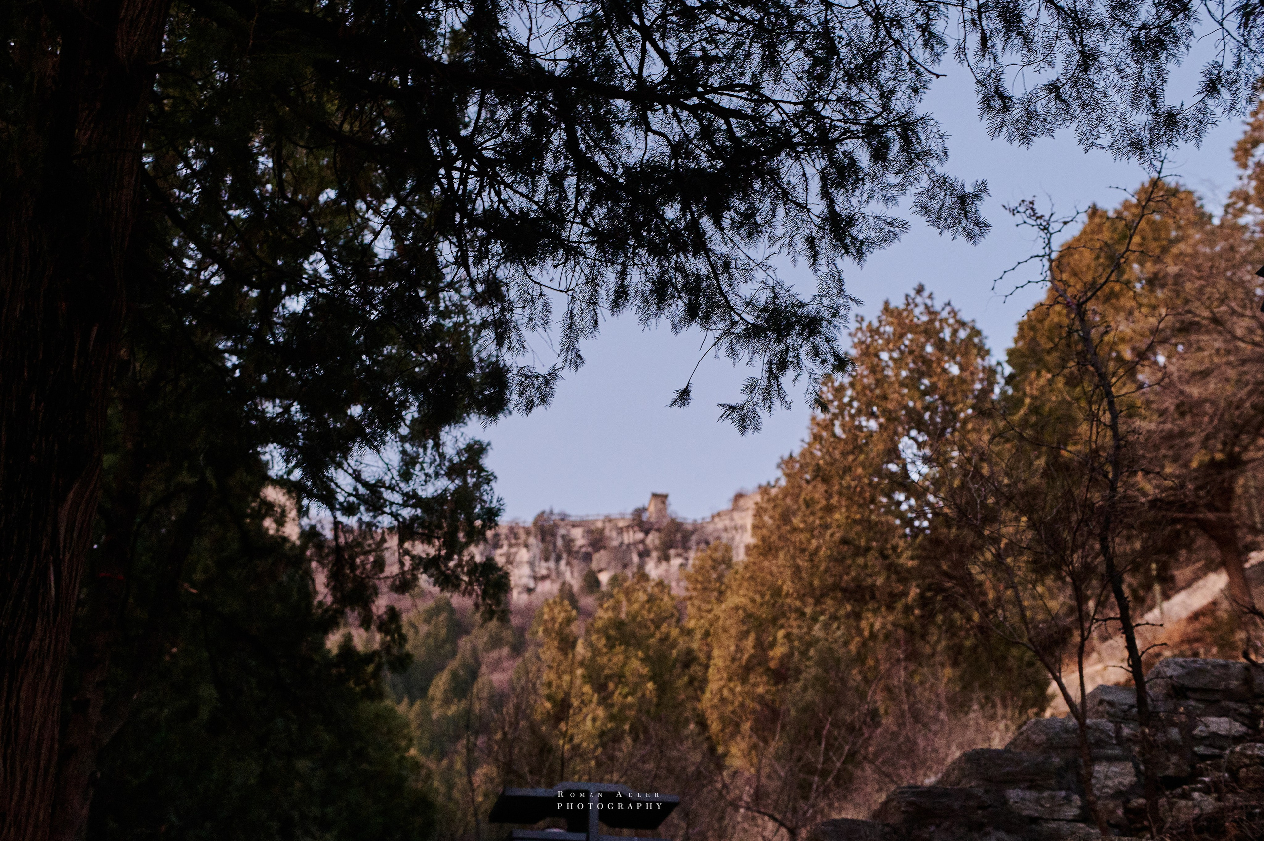 Рассвет на храмовой горе Юнмень. Цинчжоу. Фотограф Роман Адлер