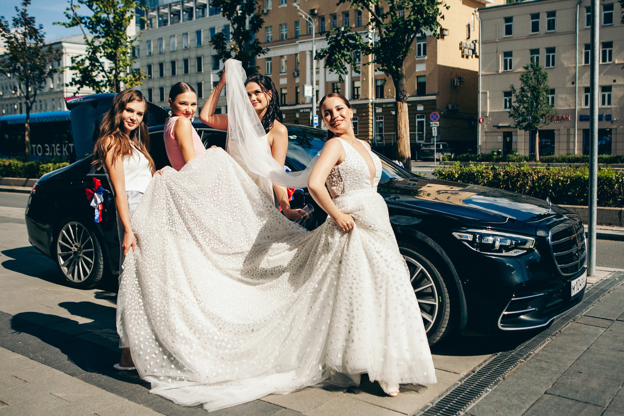 Свадебная фотосессия в отеле hartwell hotel и на патриарших прудах. Фотограф Ольга Ефремова