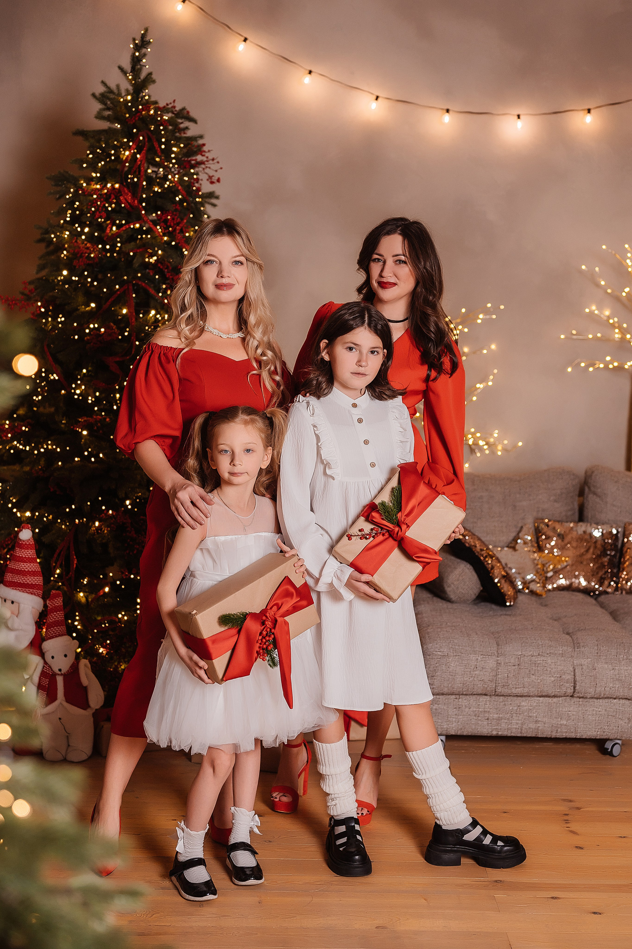 Две подружки. MOON. Детский и семейный фотограф в Красноярске. Фотосессии новорожденных малышей до 1 месяца