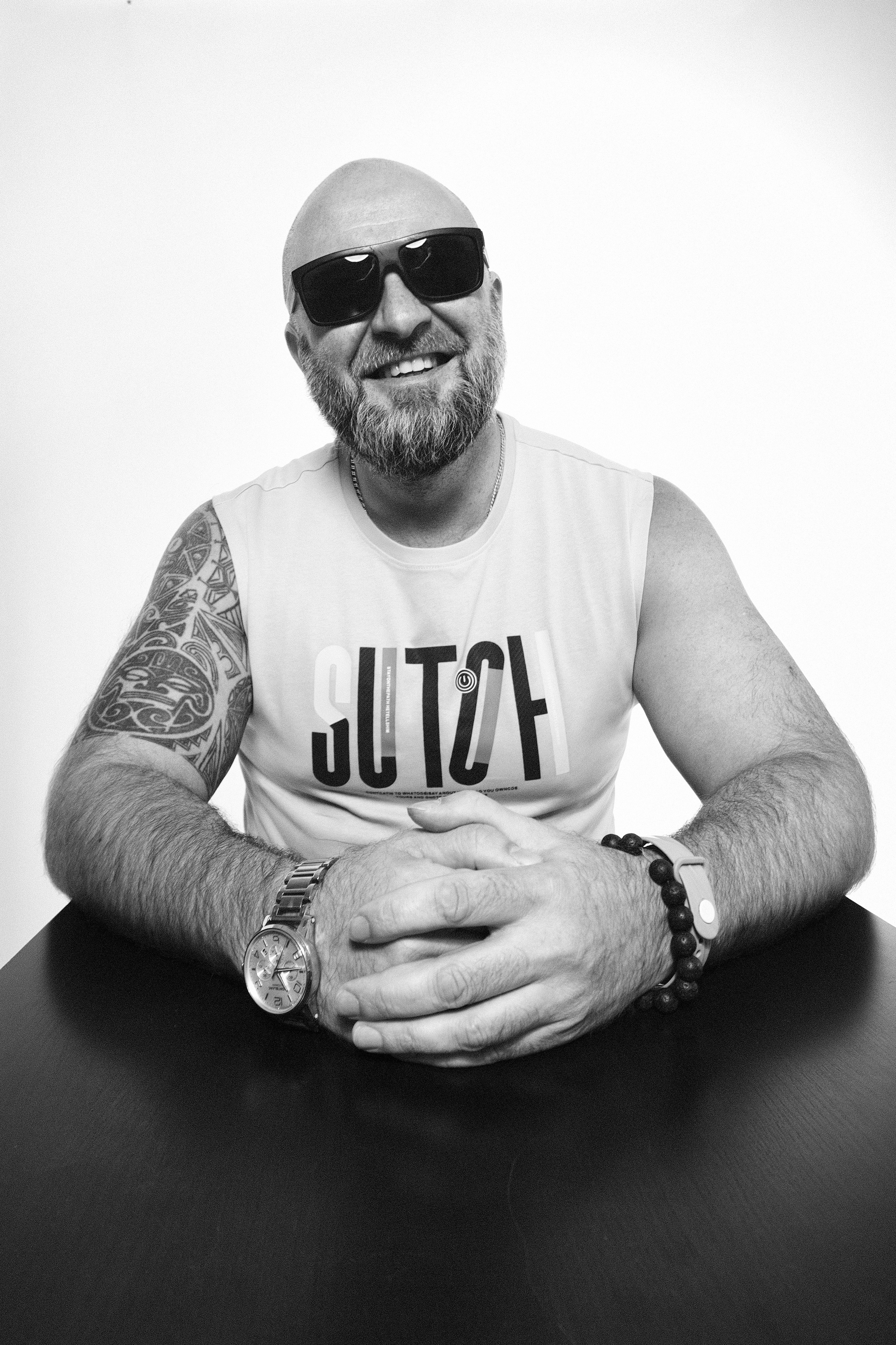 Фотограф Михаил Гуляев. Фотосессия в Новосибирске. Фотосессия в студии Новосибирск. Мужские фотографии.